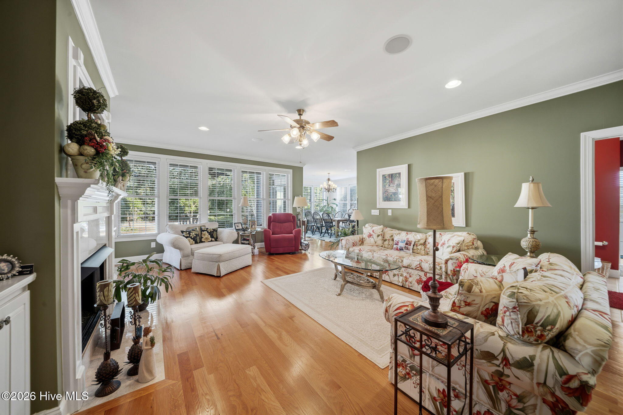 100570394 | Photo 16