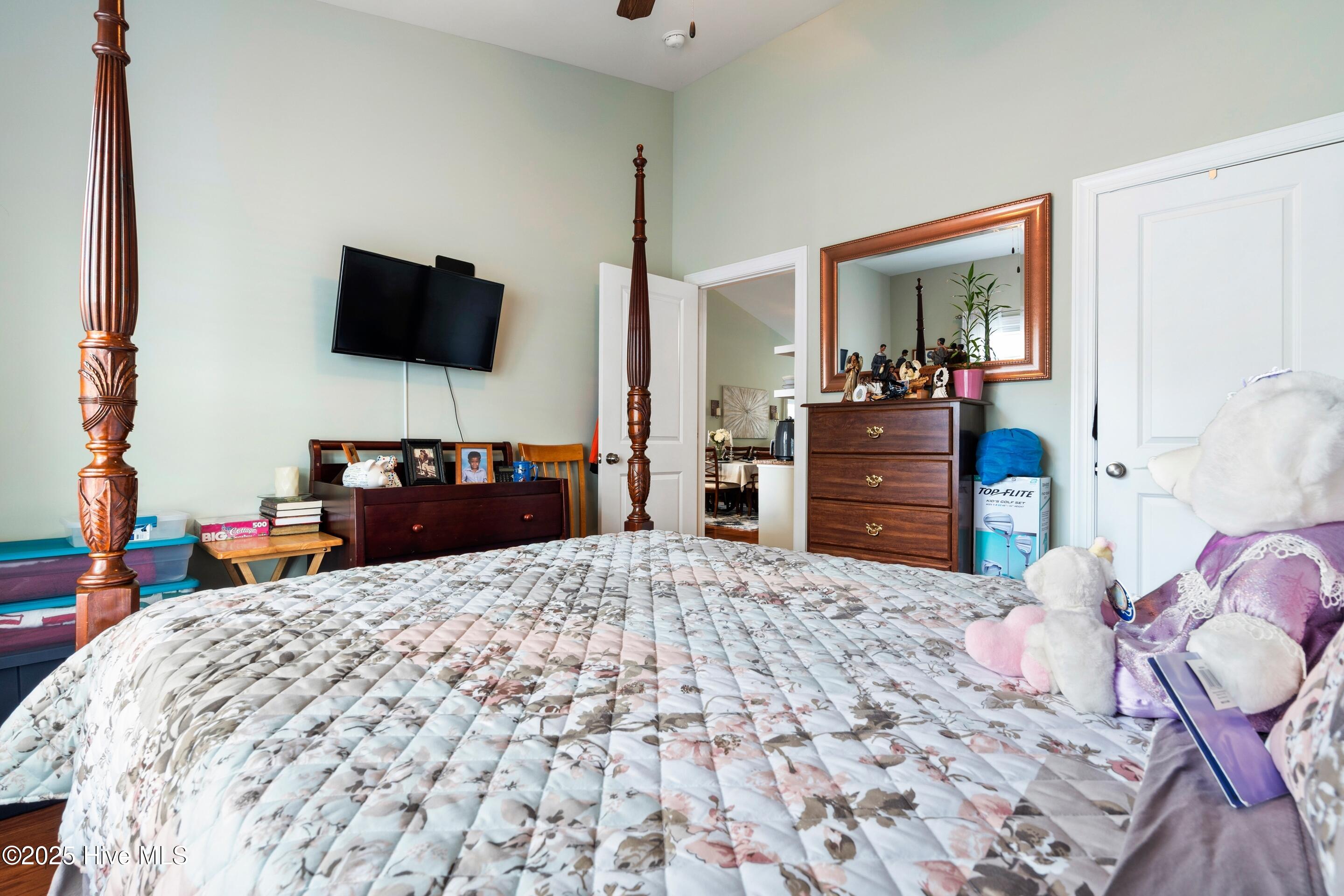 100512963 | Photo 22