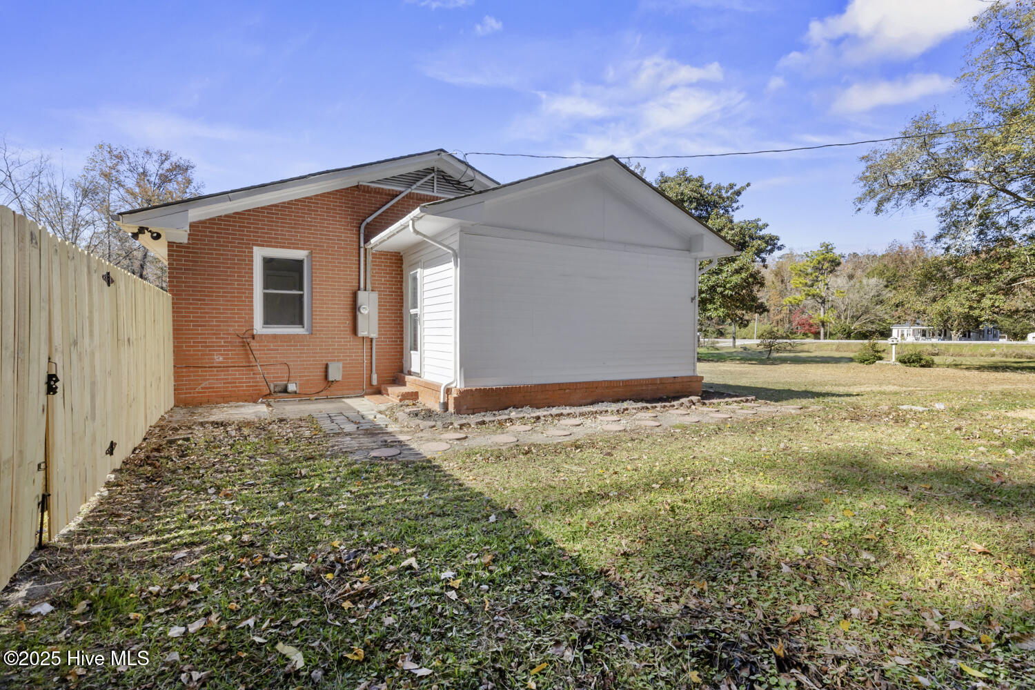 100541820 | Photo 25