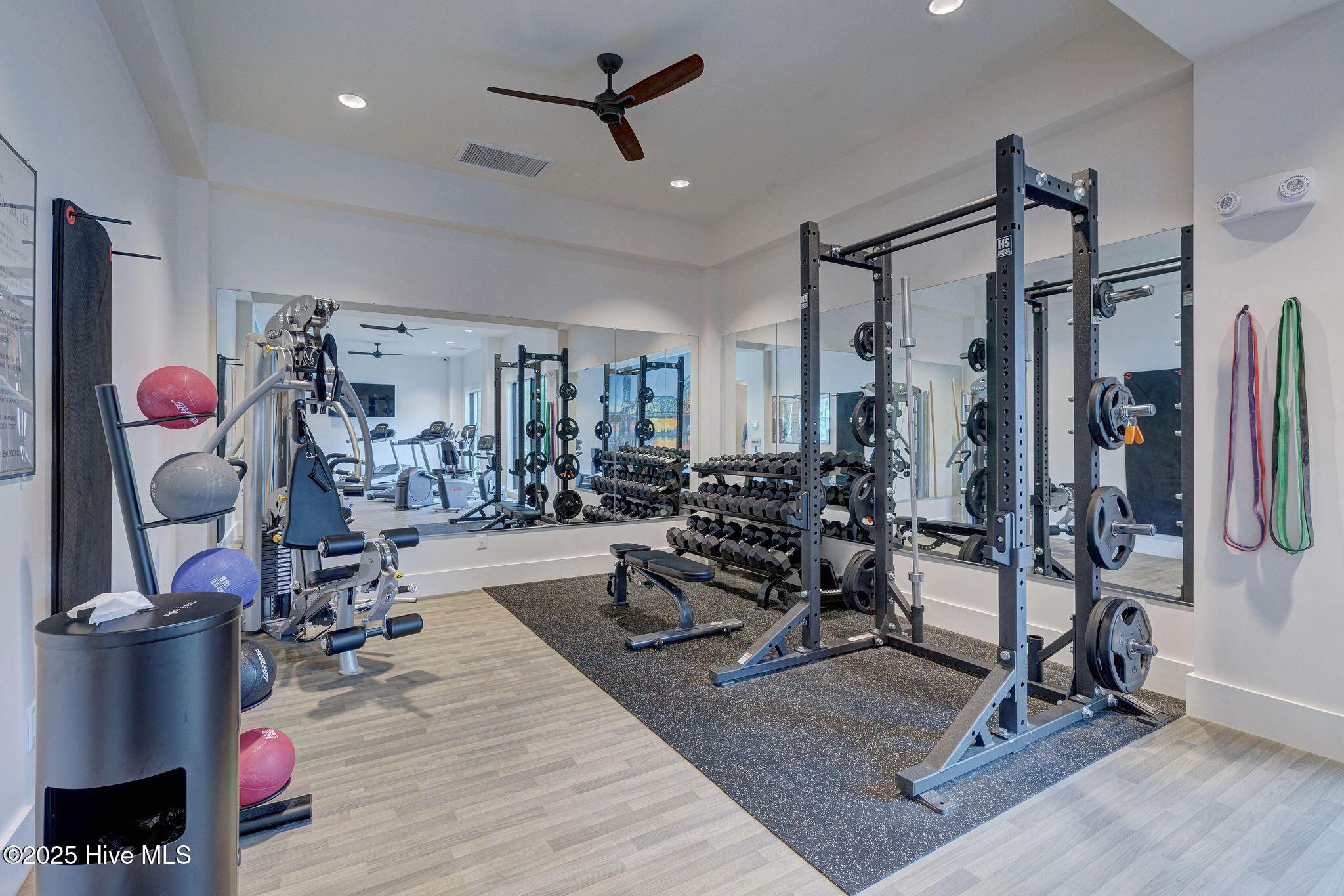 100488760 | Photo 20