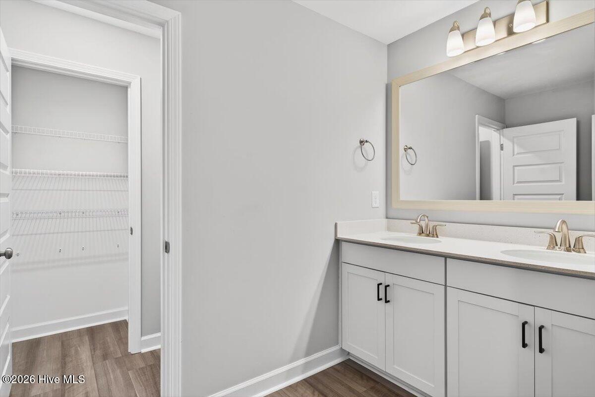 100552947 | Photo 40