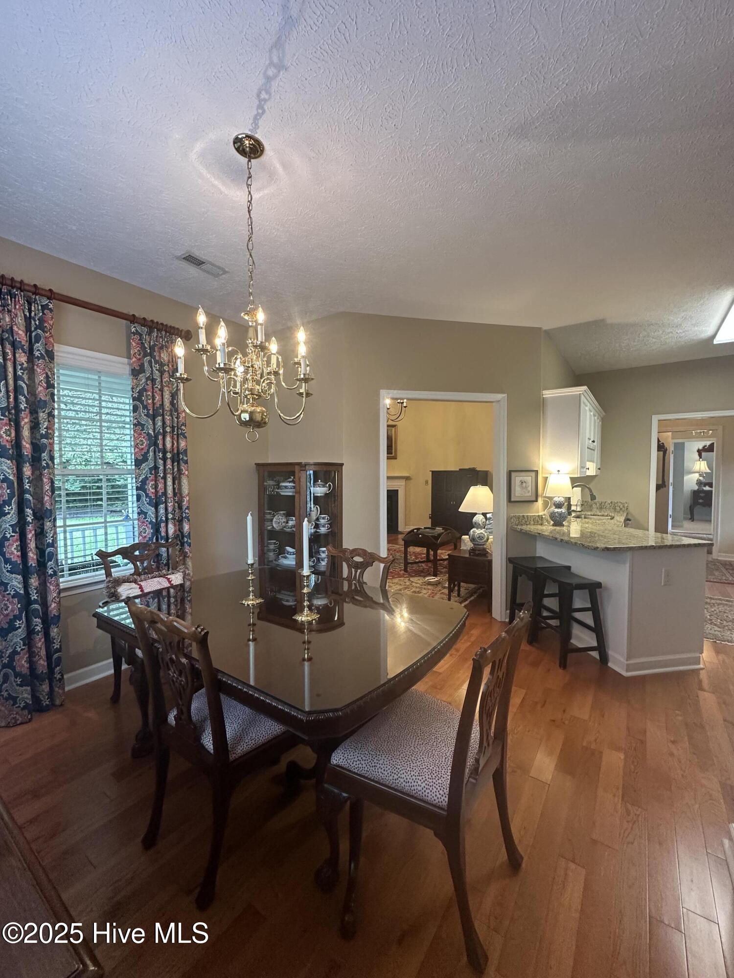 100526280 | Photo 16