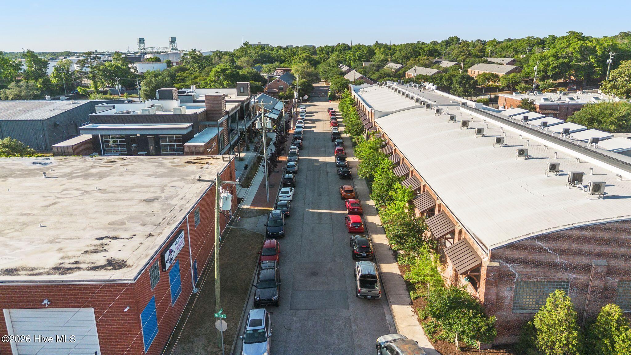 100570327 | Photo 87