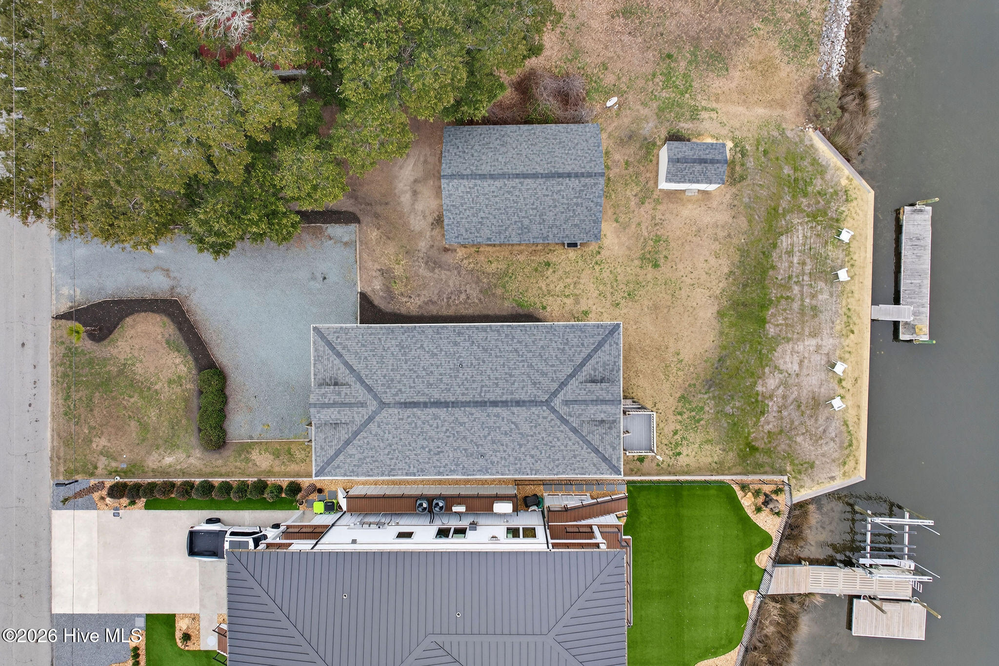 100558611 | Photo 74