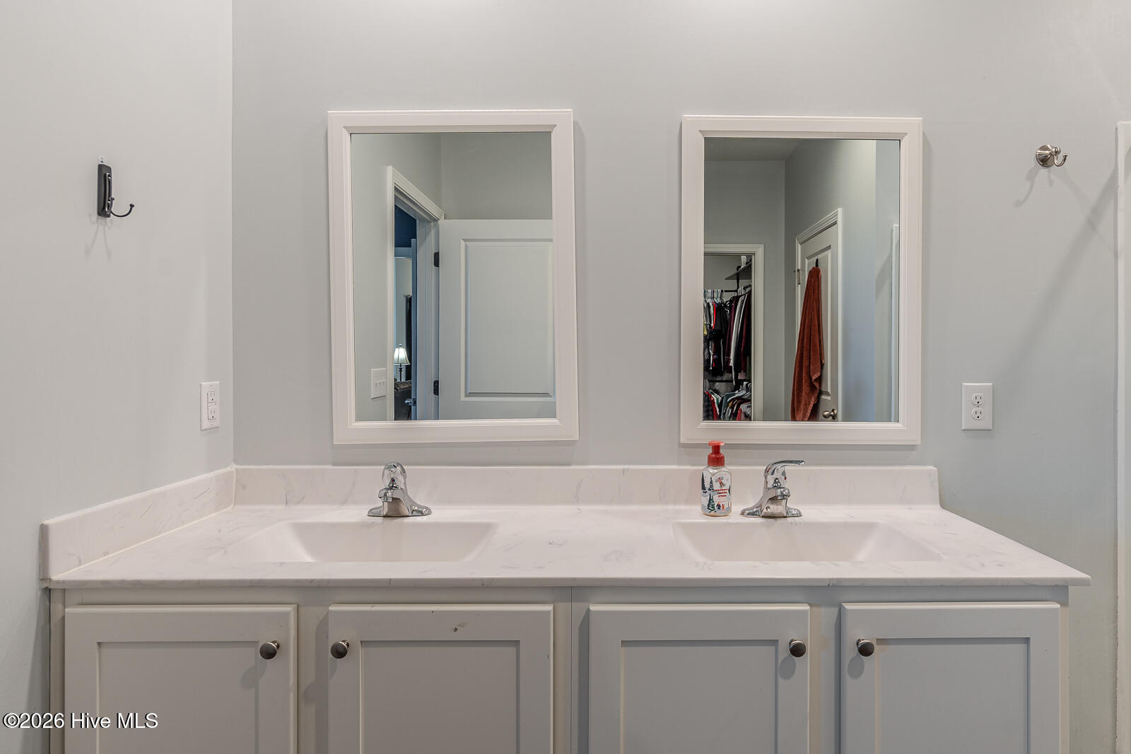 100564968 | Photo 27