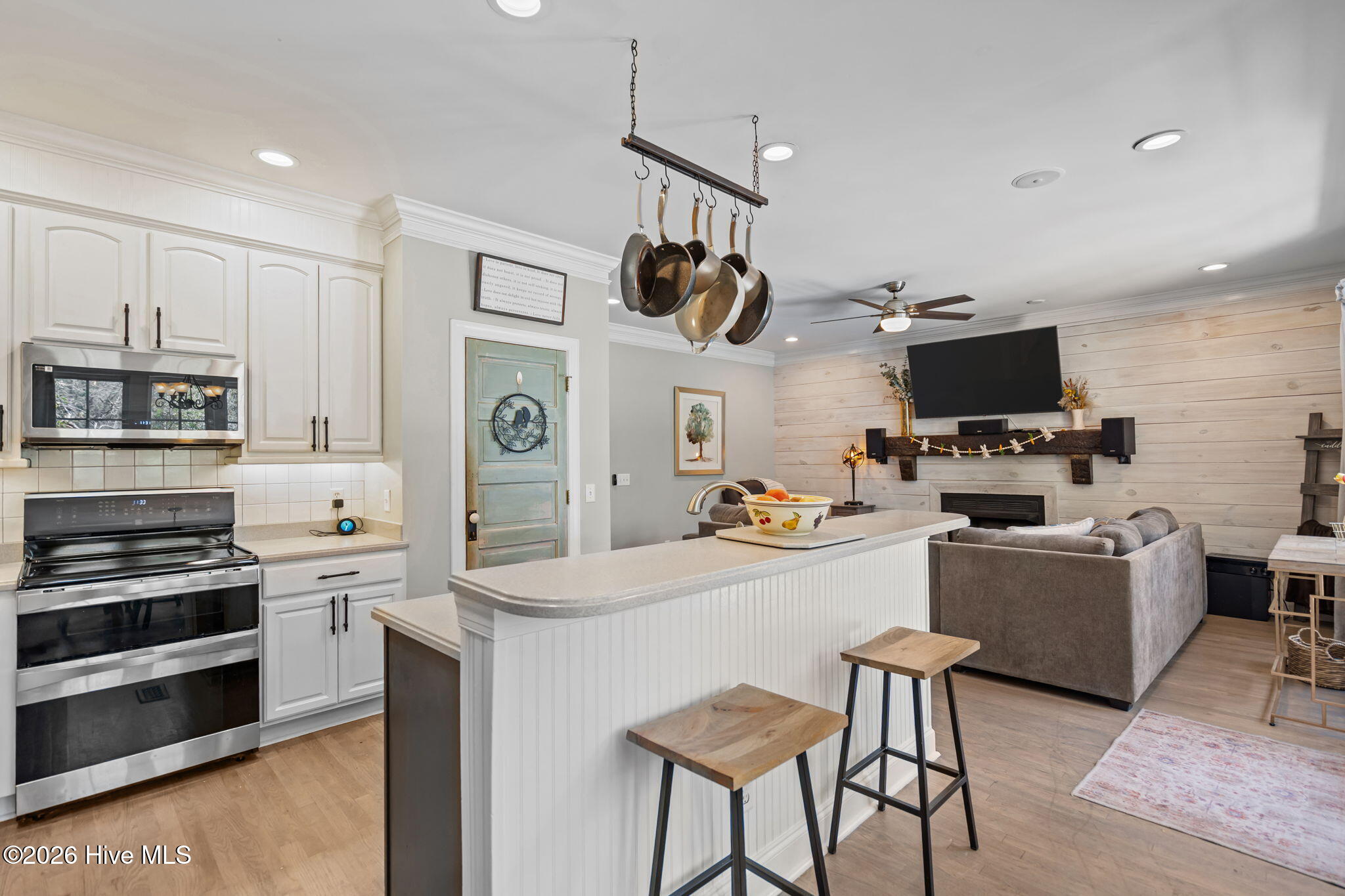 100558243 | Photo 11