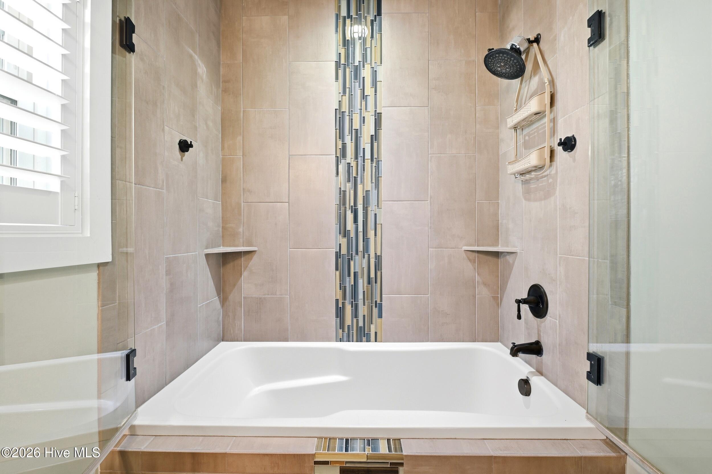 100568408 | Photo 22