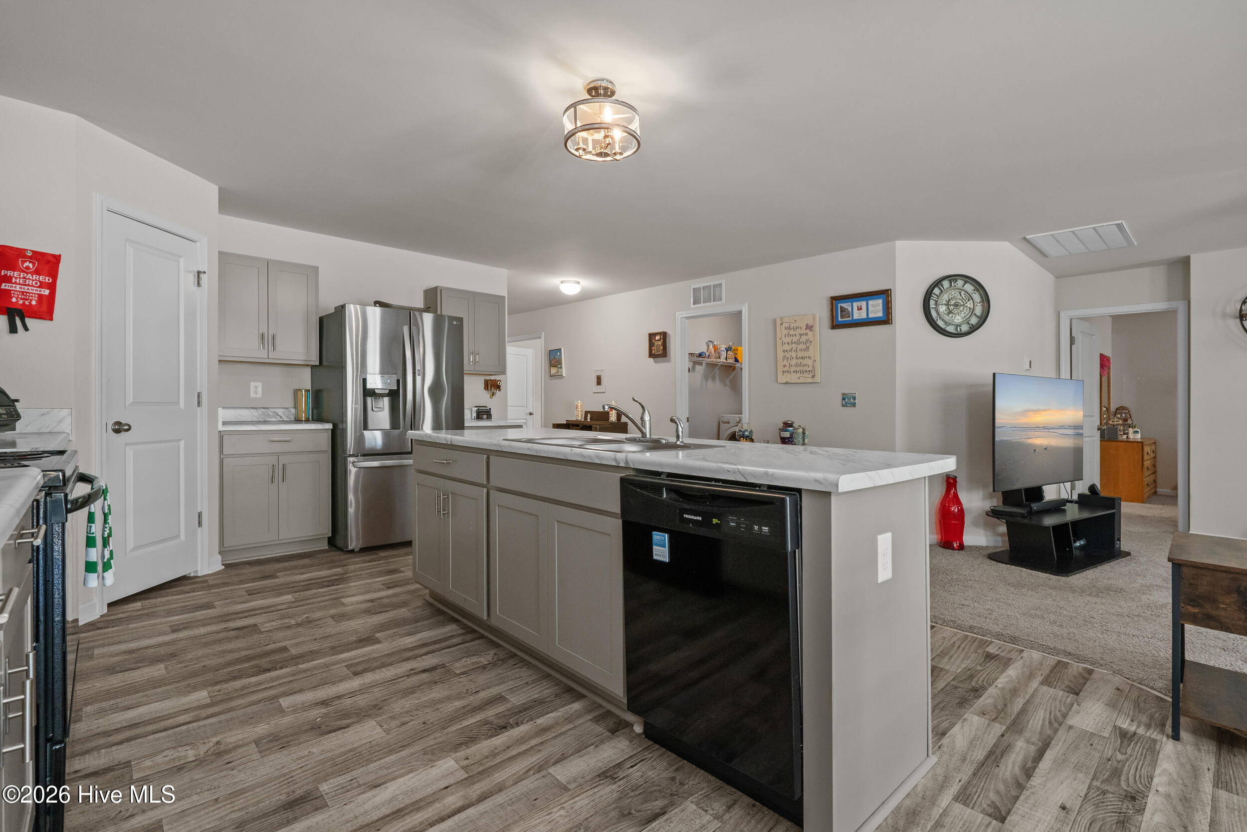 100563374 | Photo 13