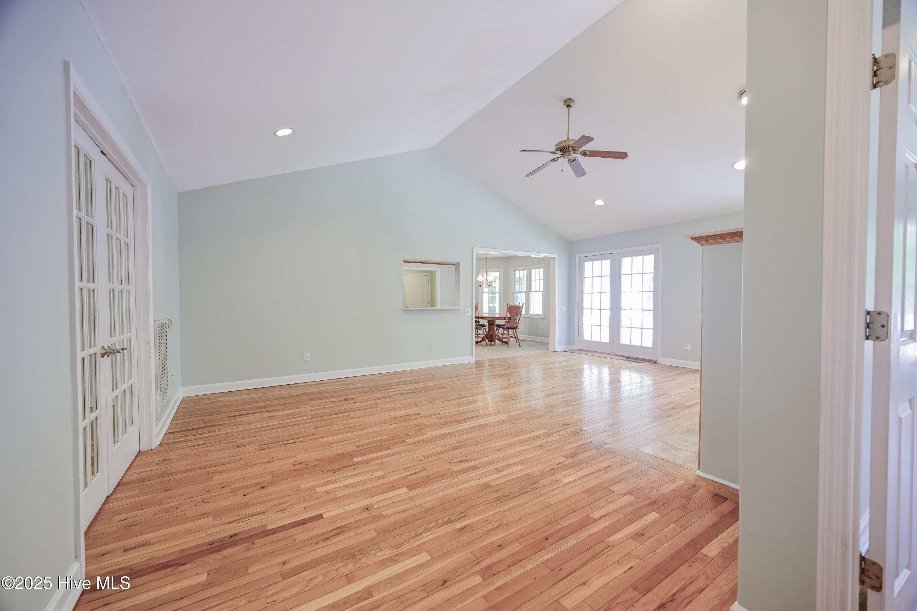 100523766 | Photo 28