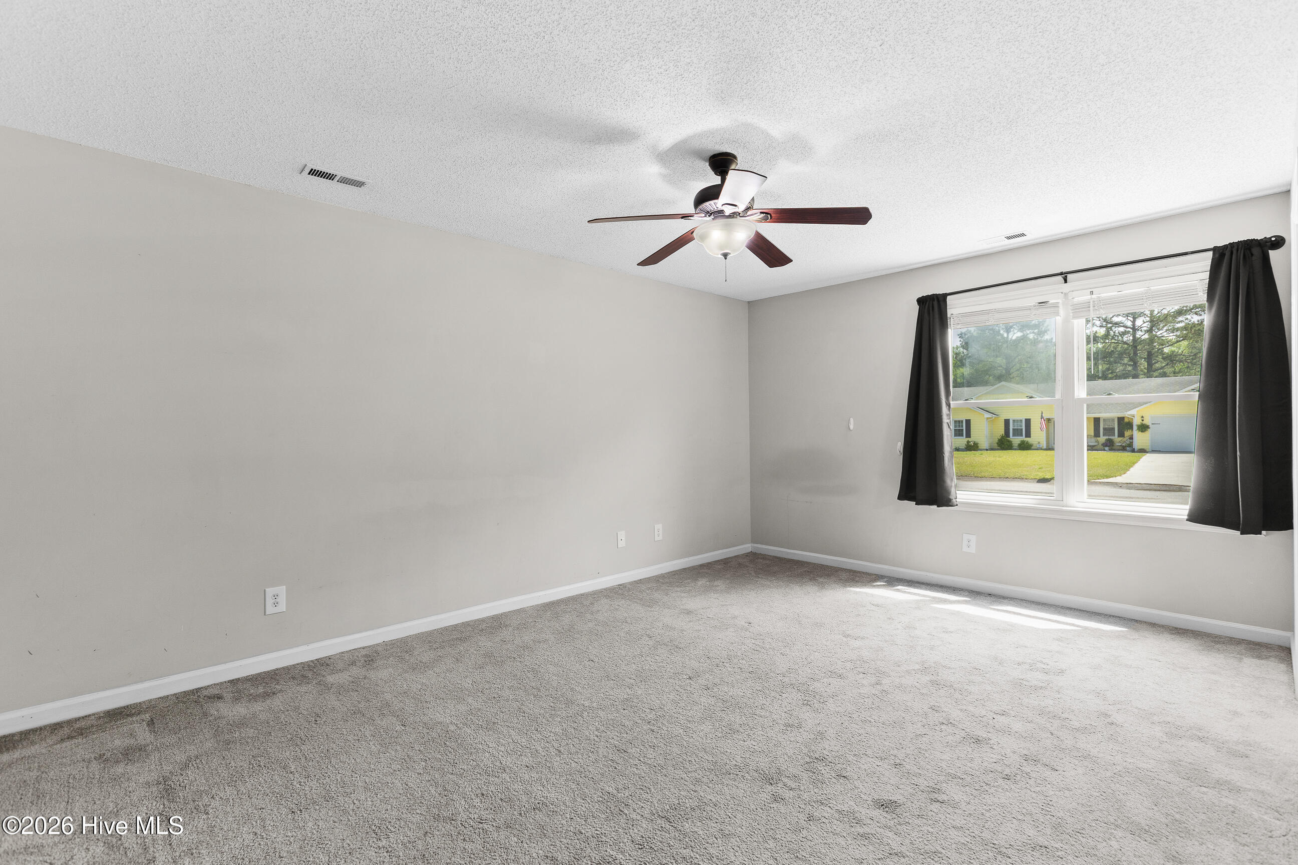 100565392 | Photo 14