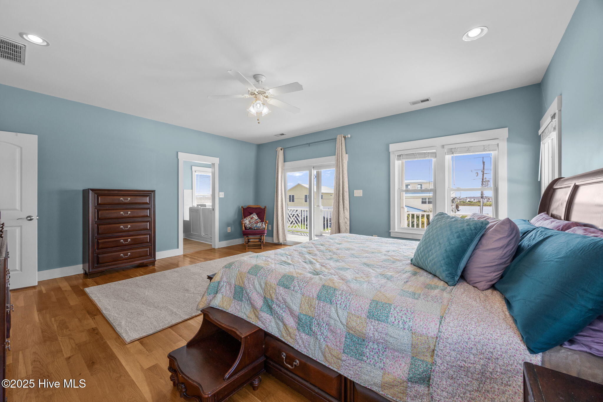 100525610 | Photo 31