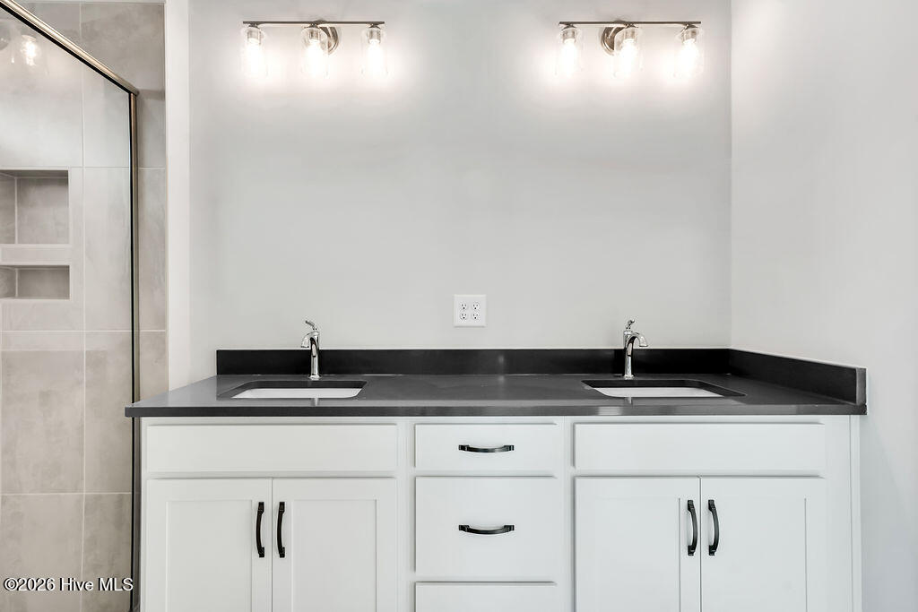 100549861 | Photo 14