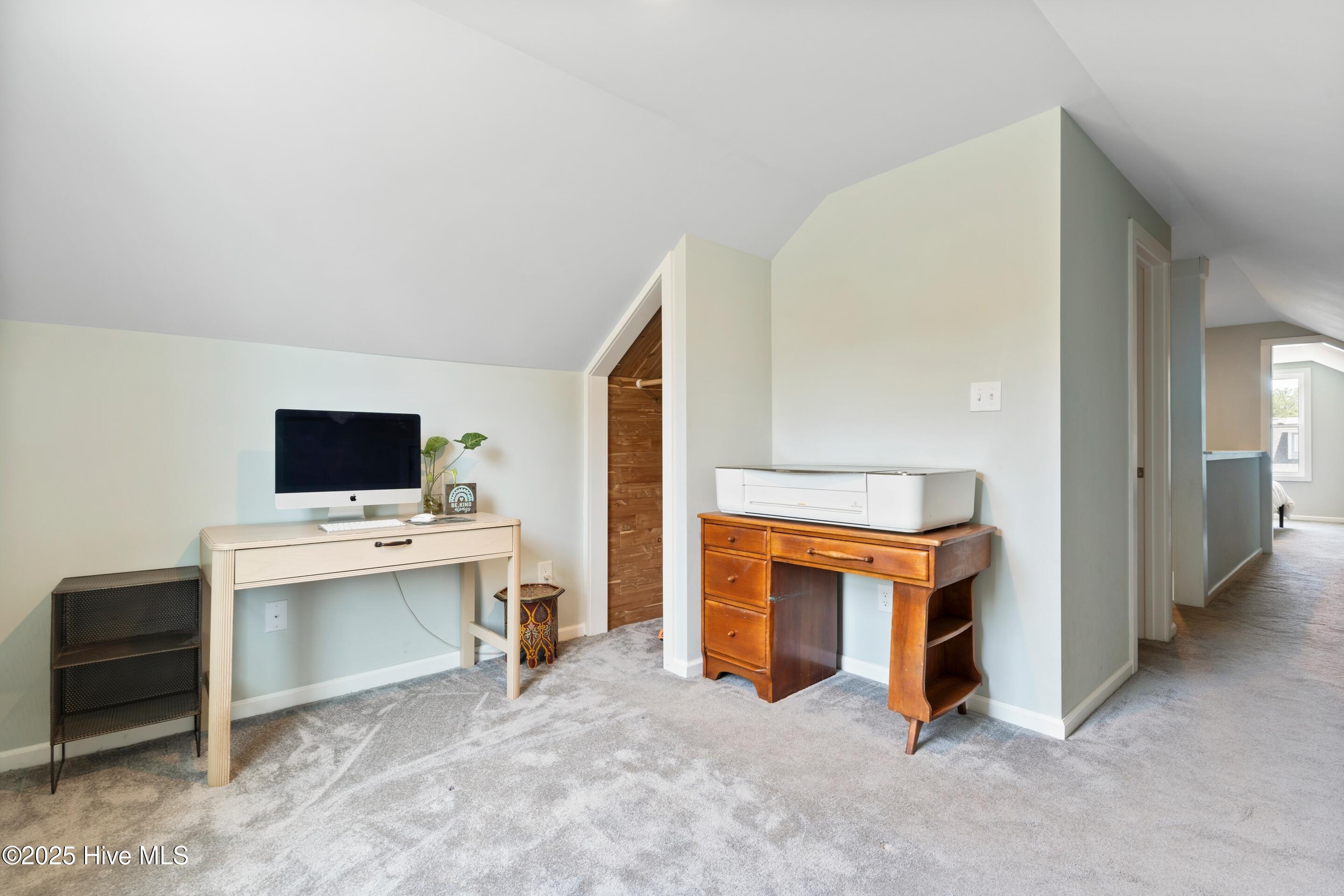 100567642 | Photo 37