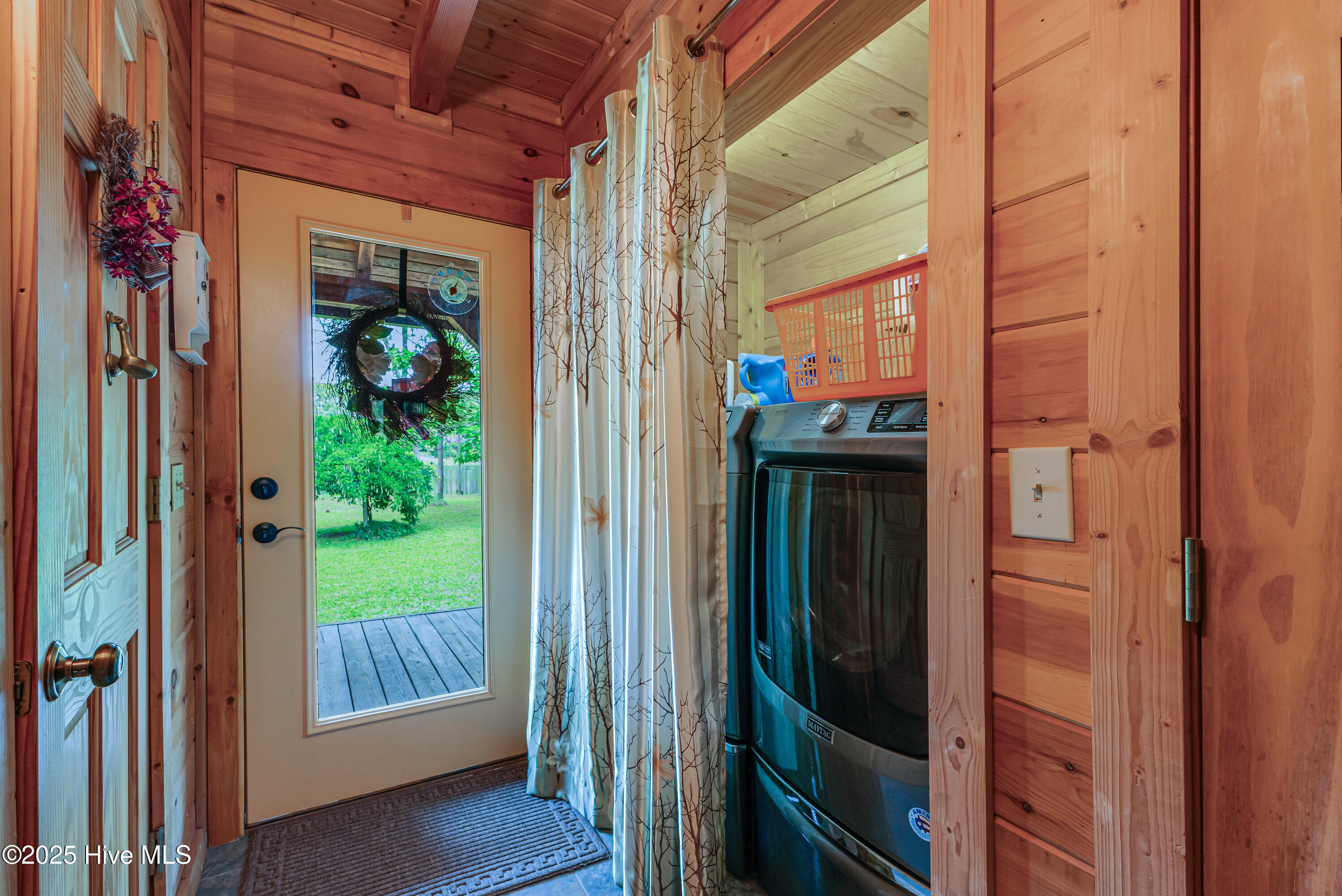 100512756 | Photo 22