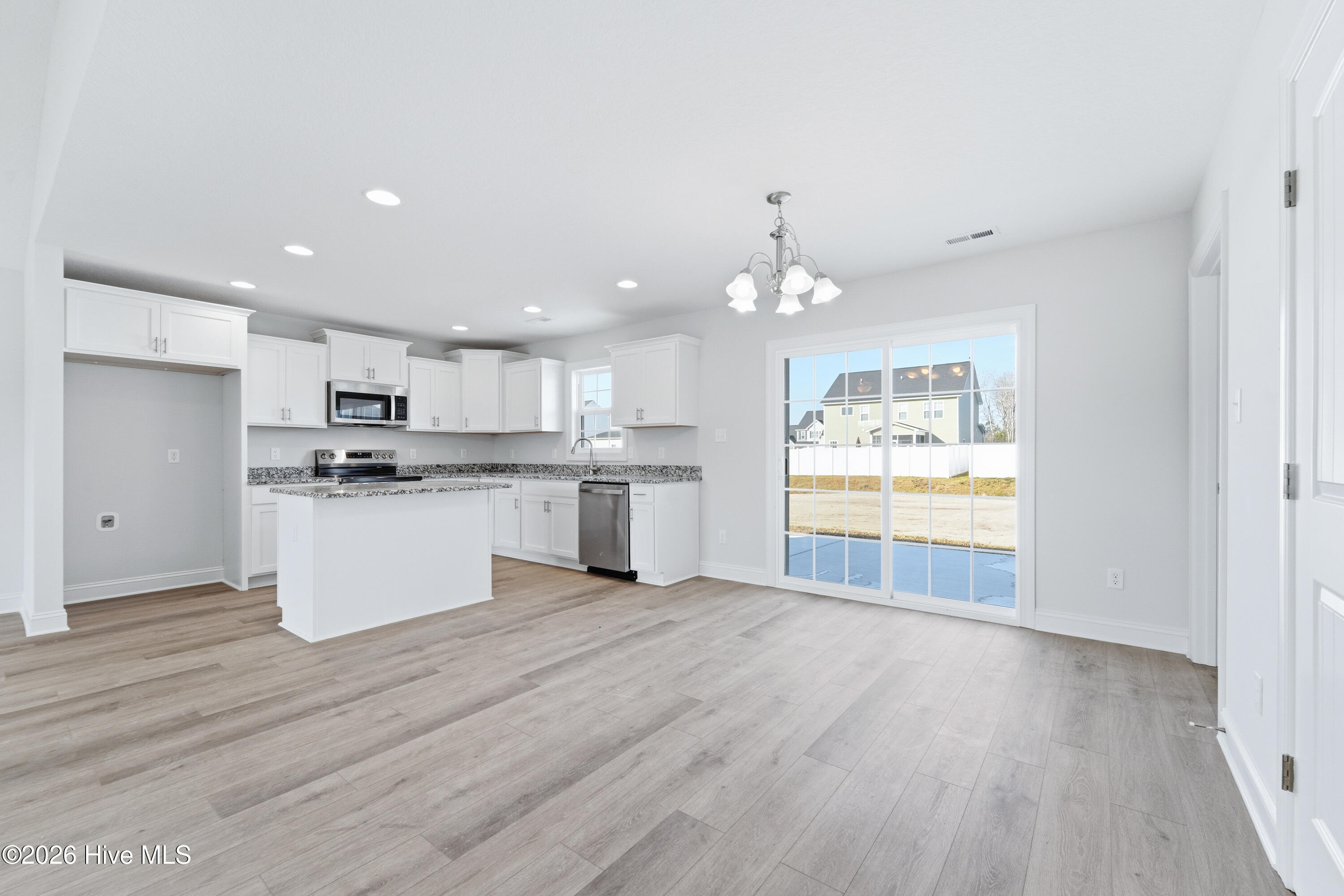 100537618 | Photo 10