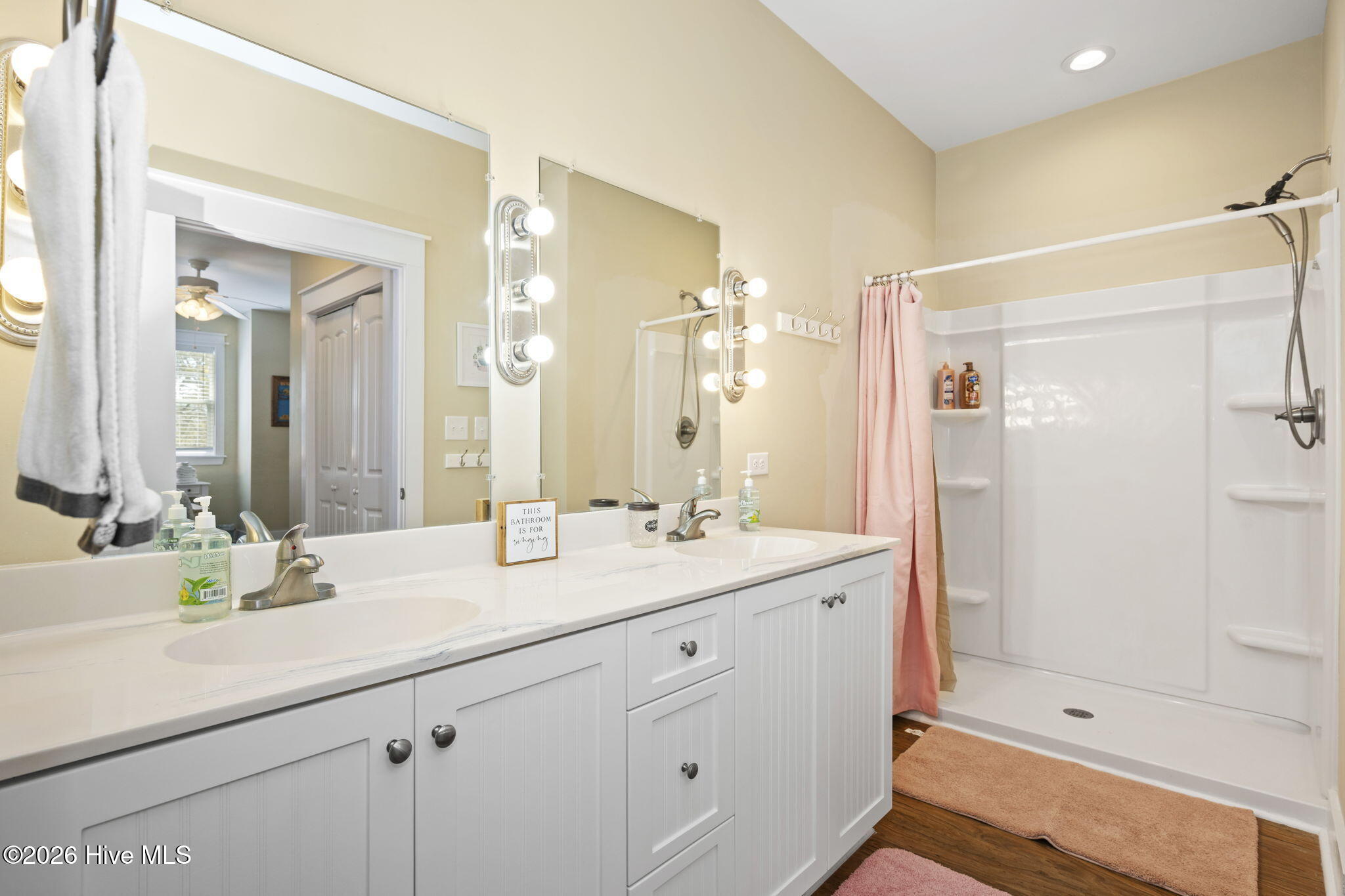 100565691 | Photo 22