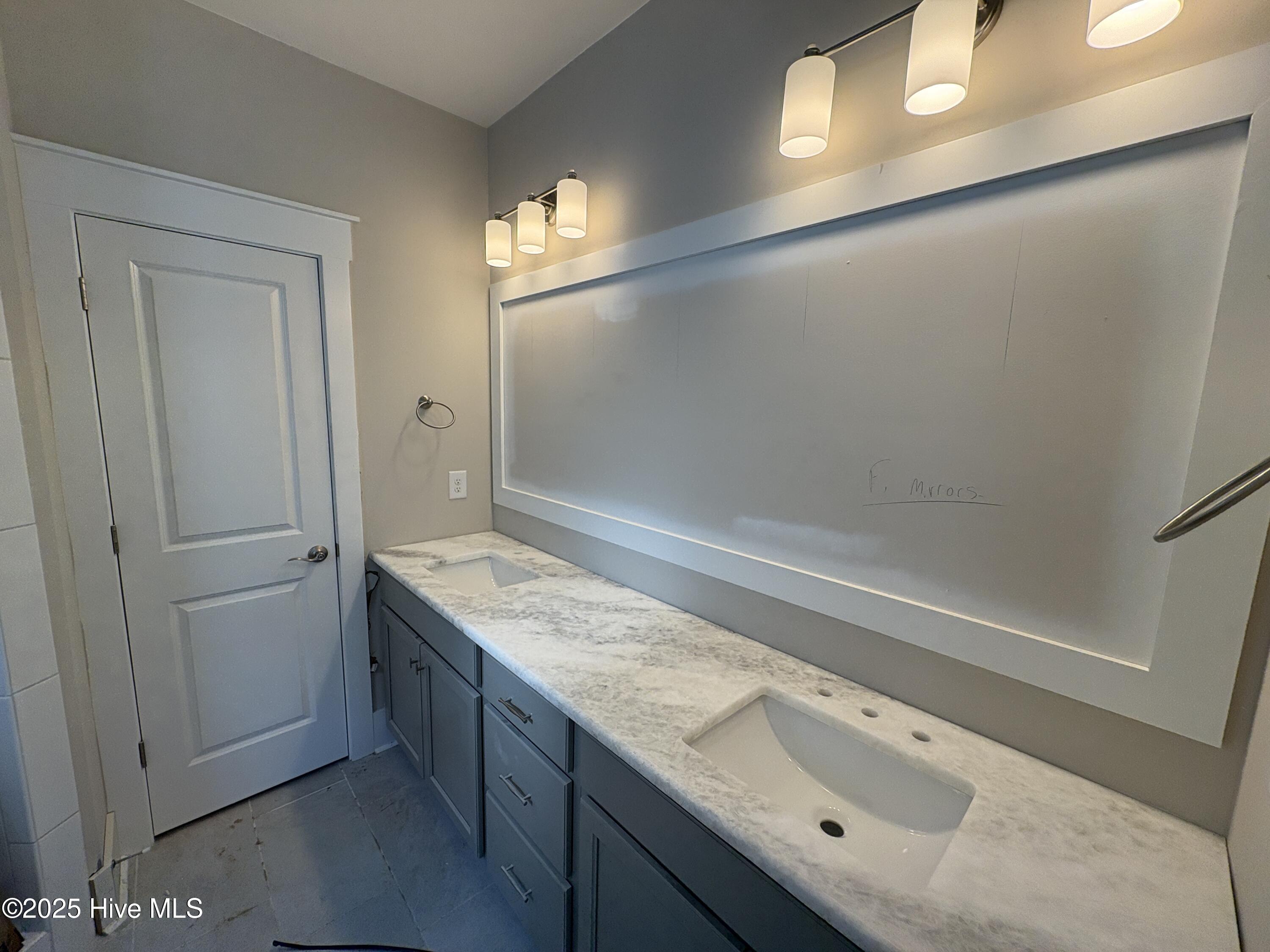 100528963 | Photo 11