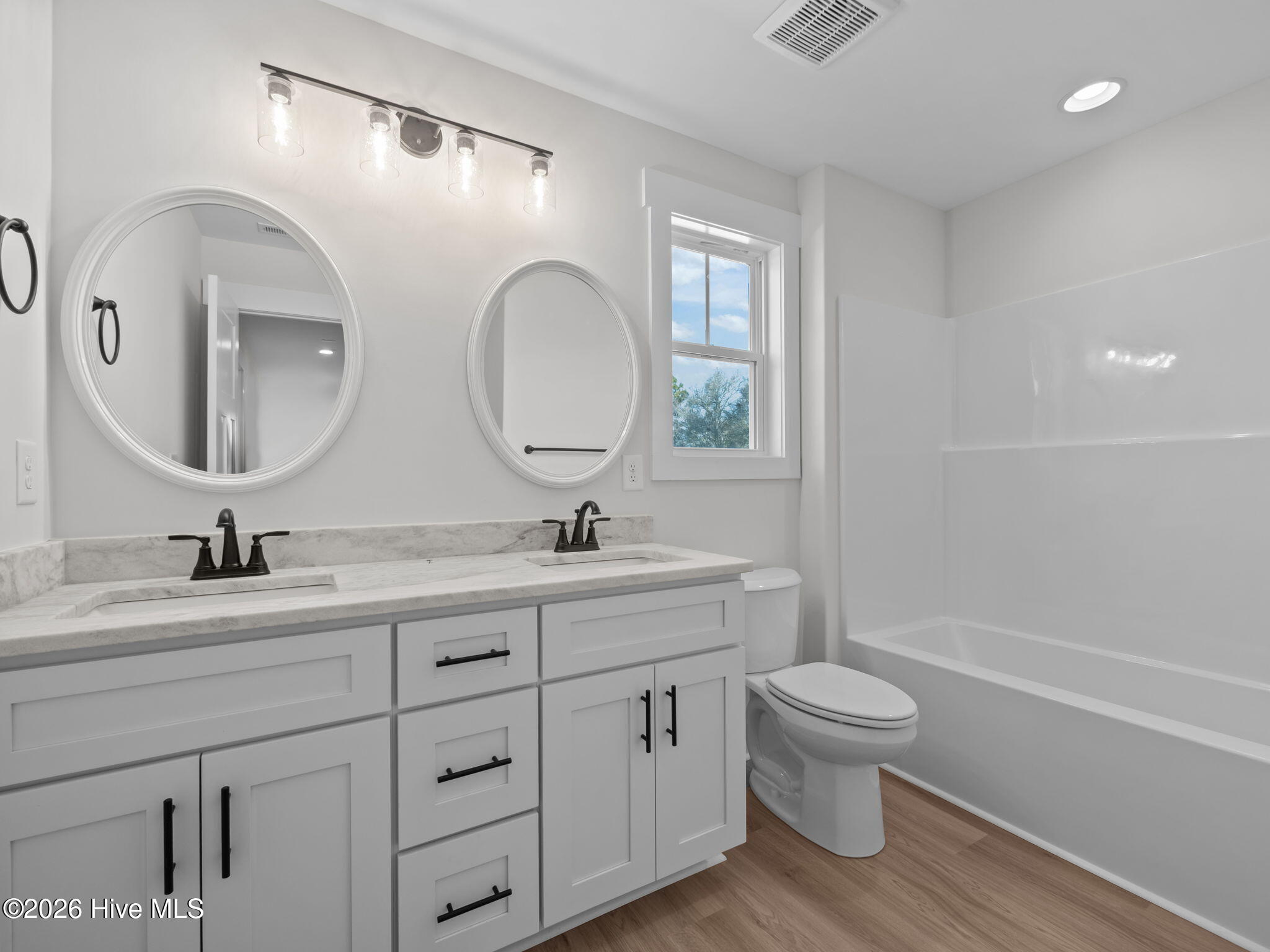 100543502 | Photo 37