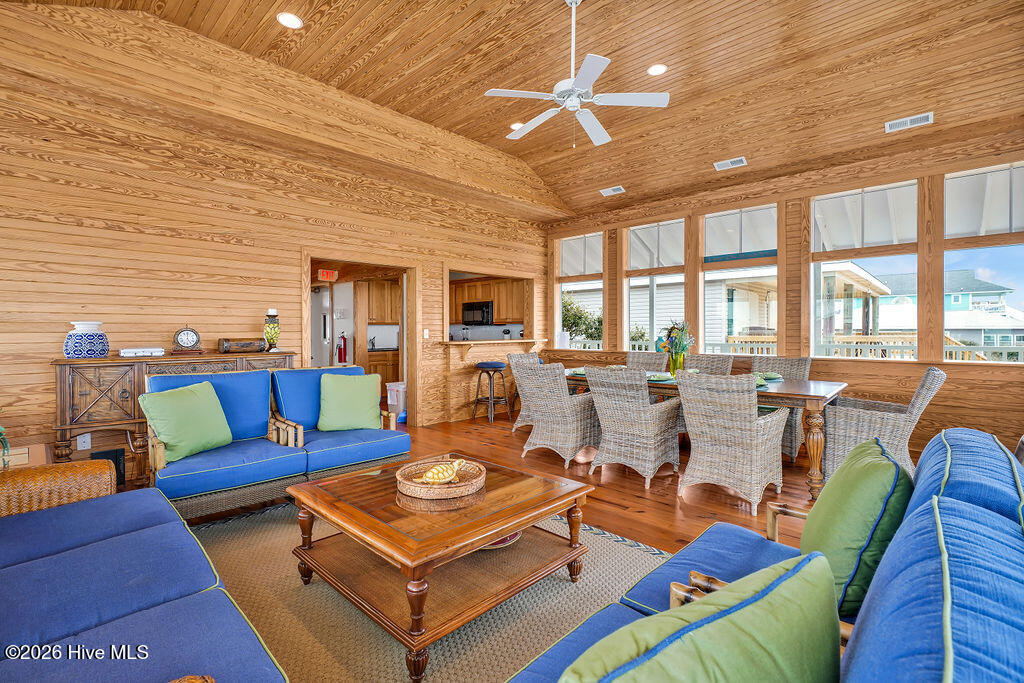 100564545 | Photo 112