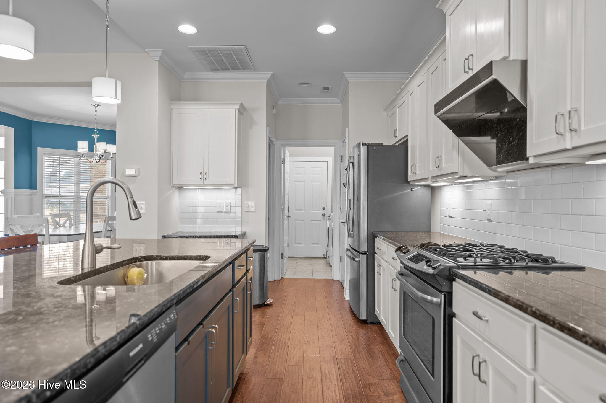 100548137 | Photo 19