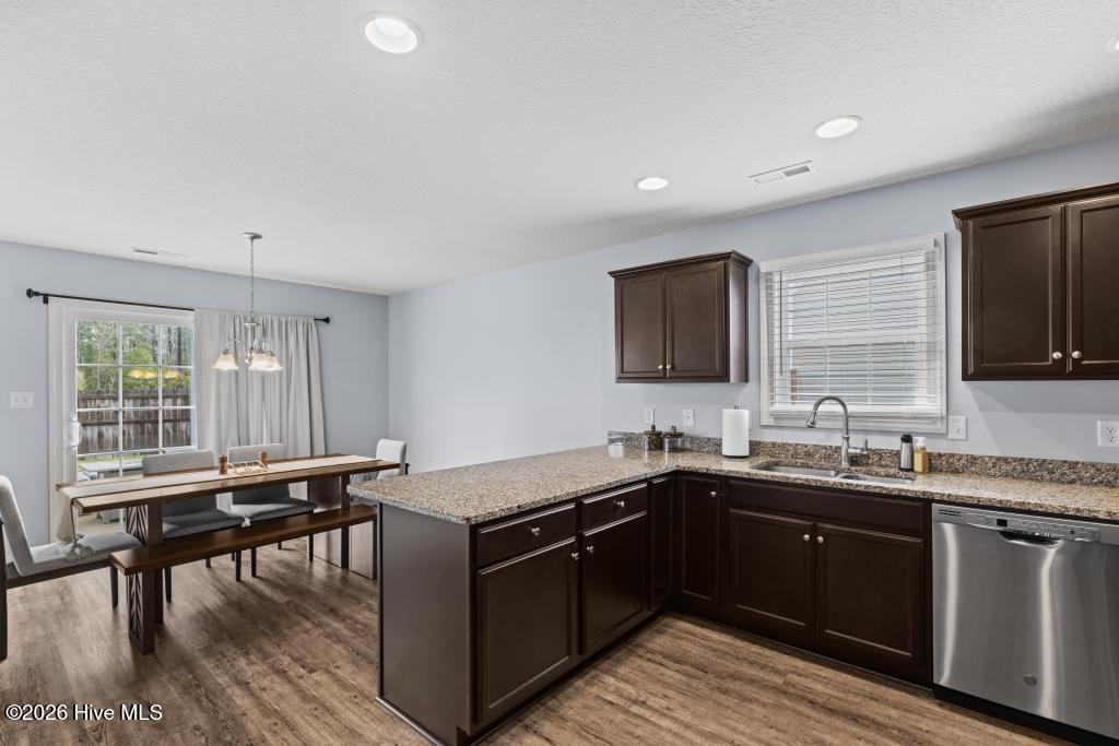 100560376 | Photo 18