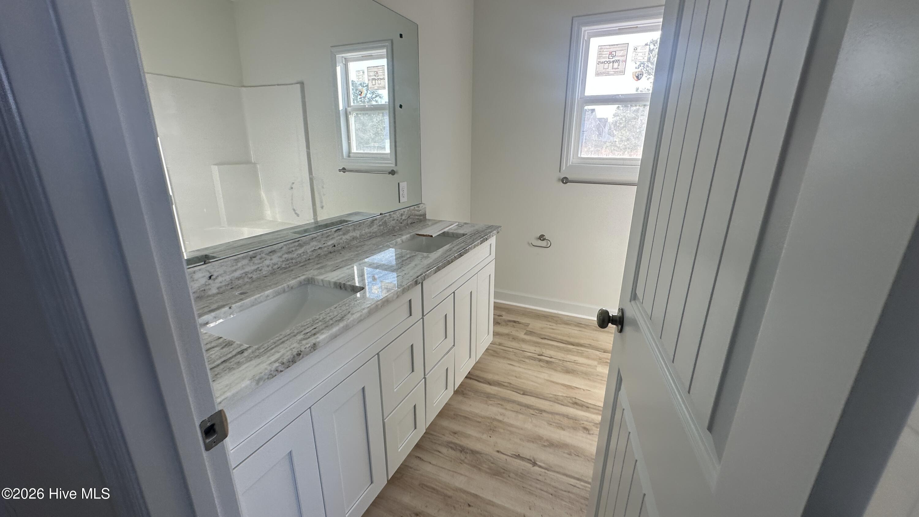 100558680 | Photo 24