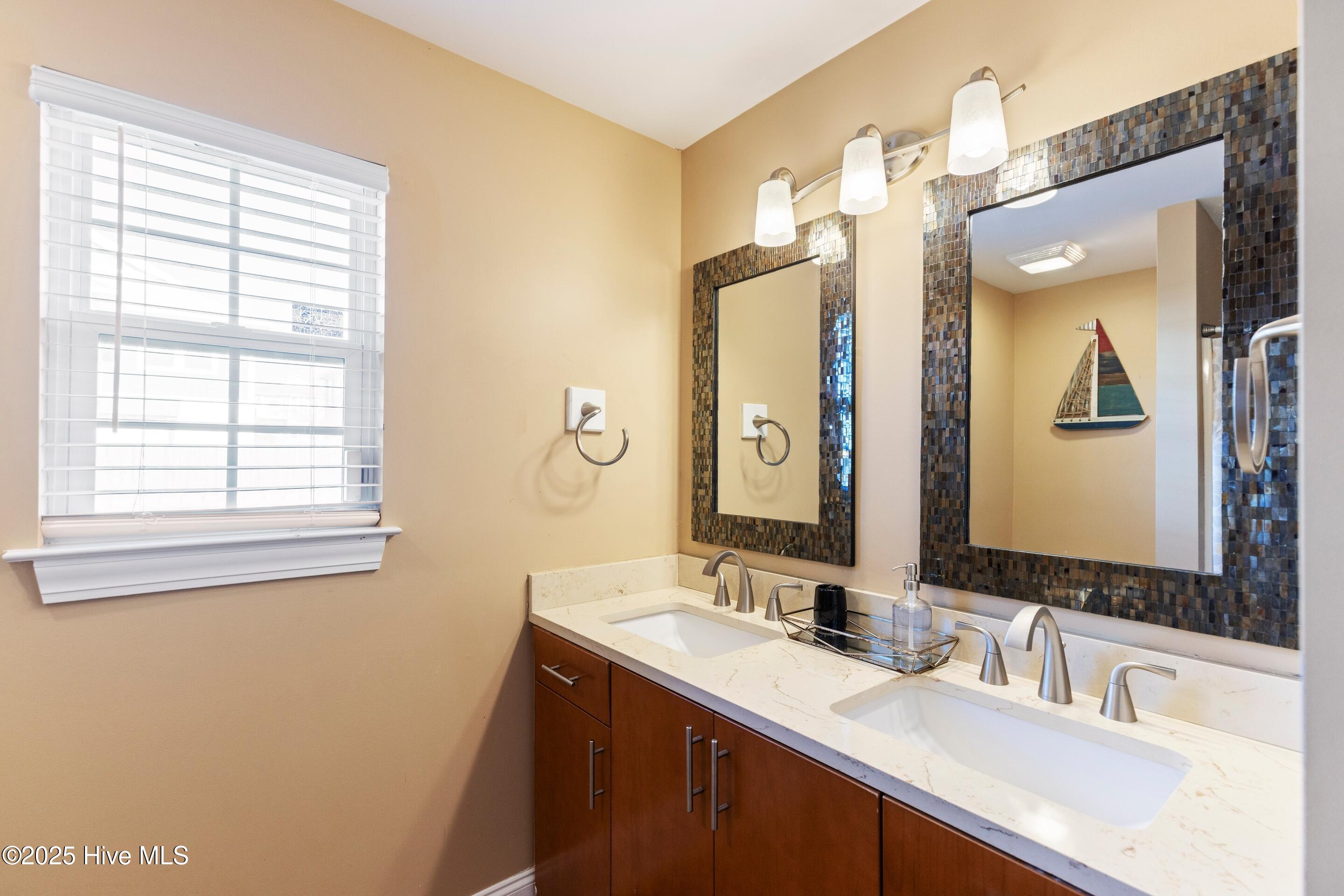 100546676 | Photo 48