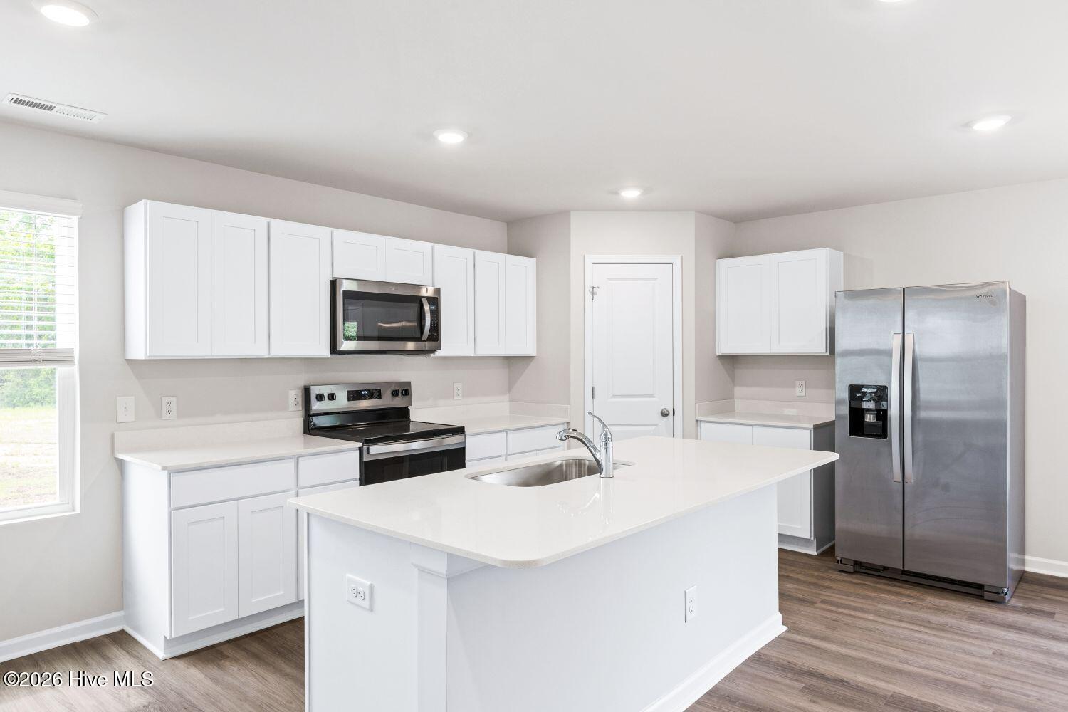 100533204 | Photo 14