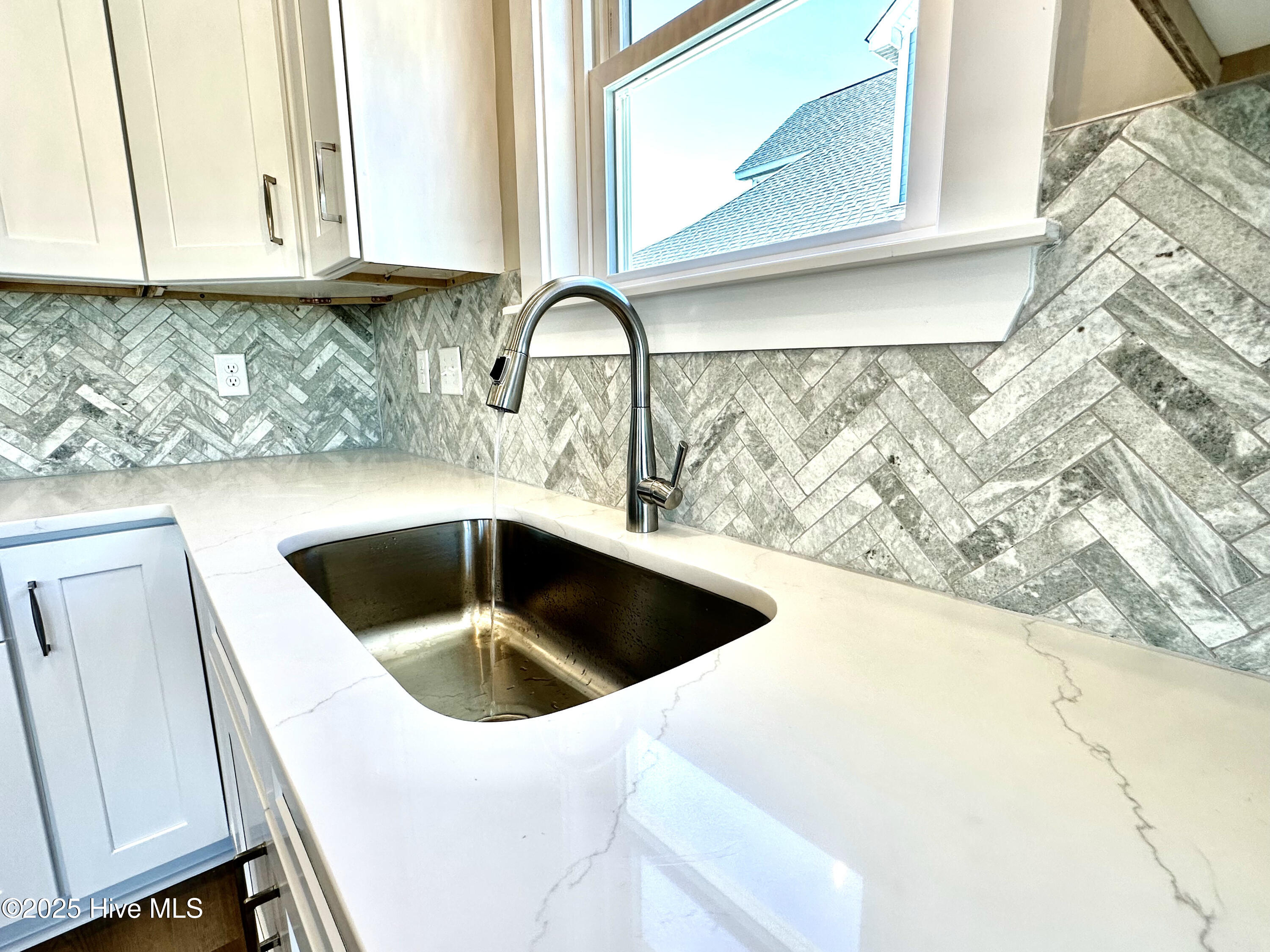 100537365 | Photo 10