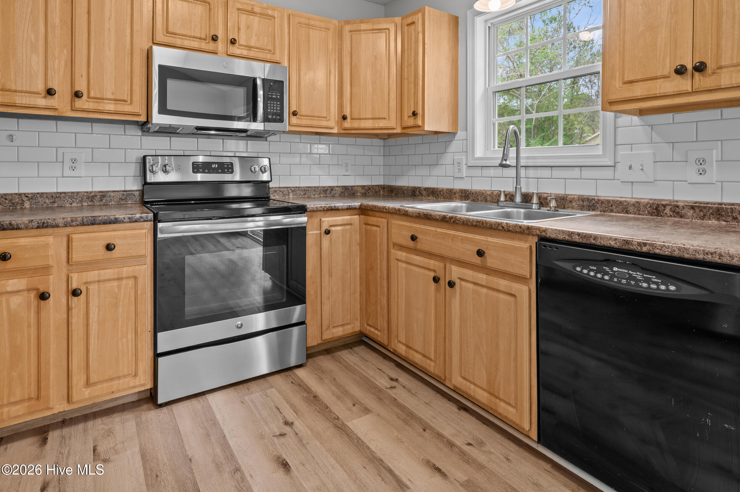 100562956 | Photo 13