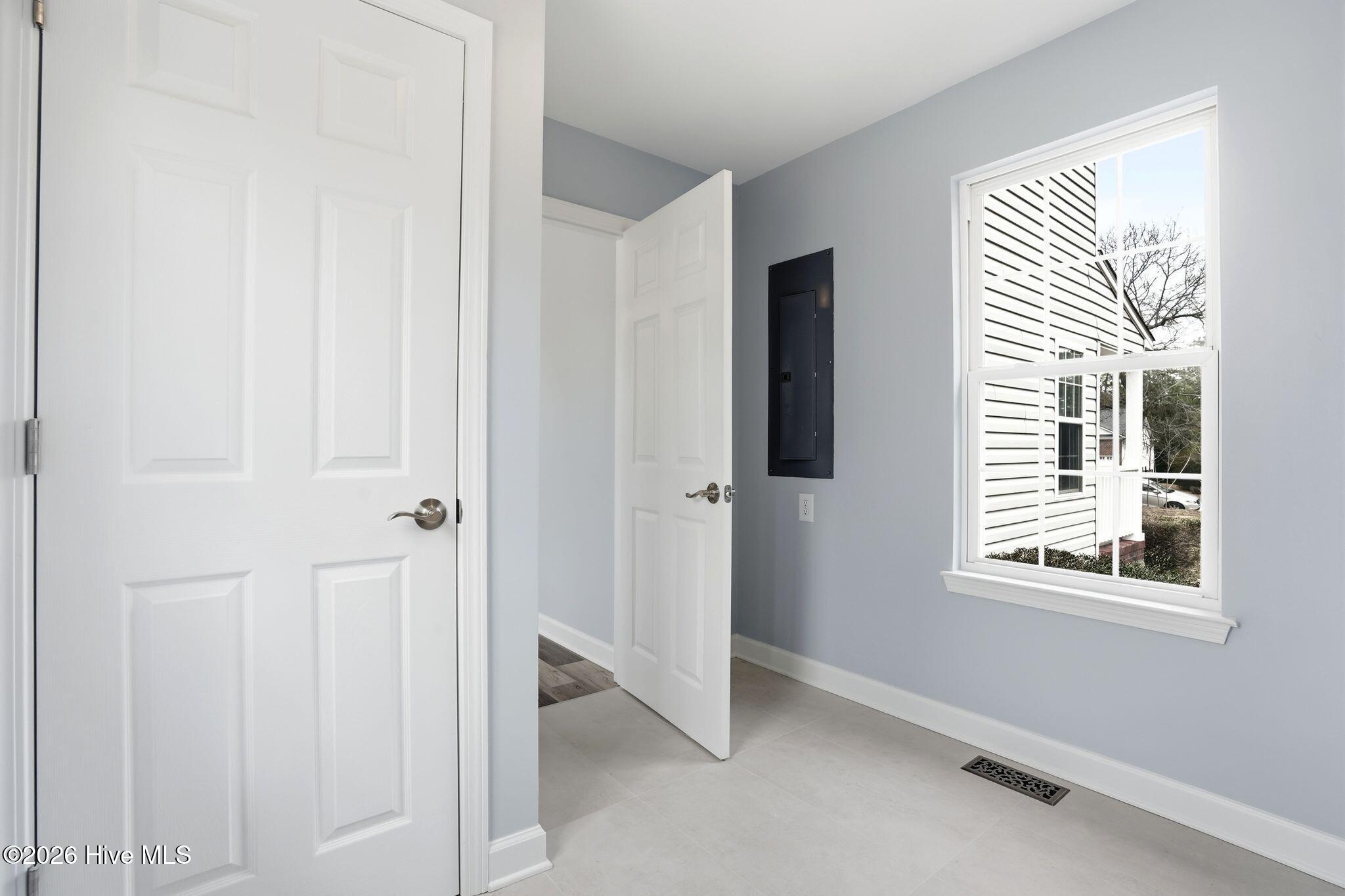 100557093 | Photo 35