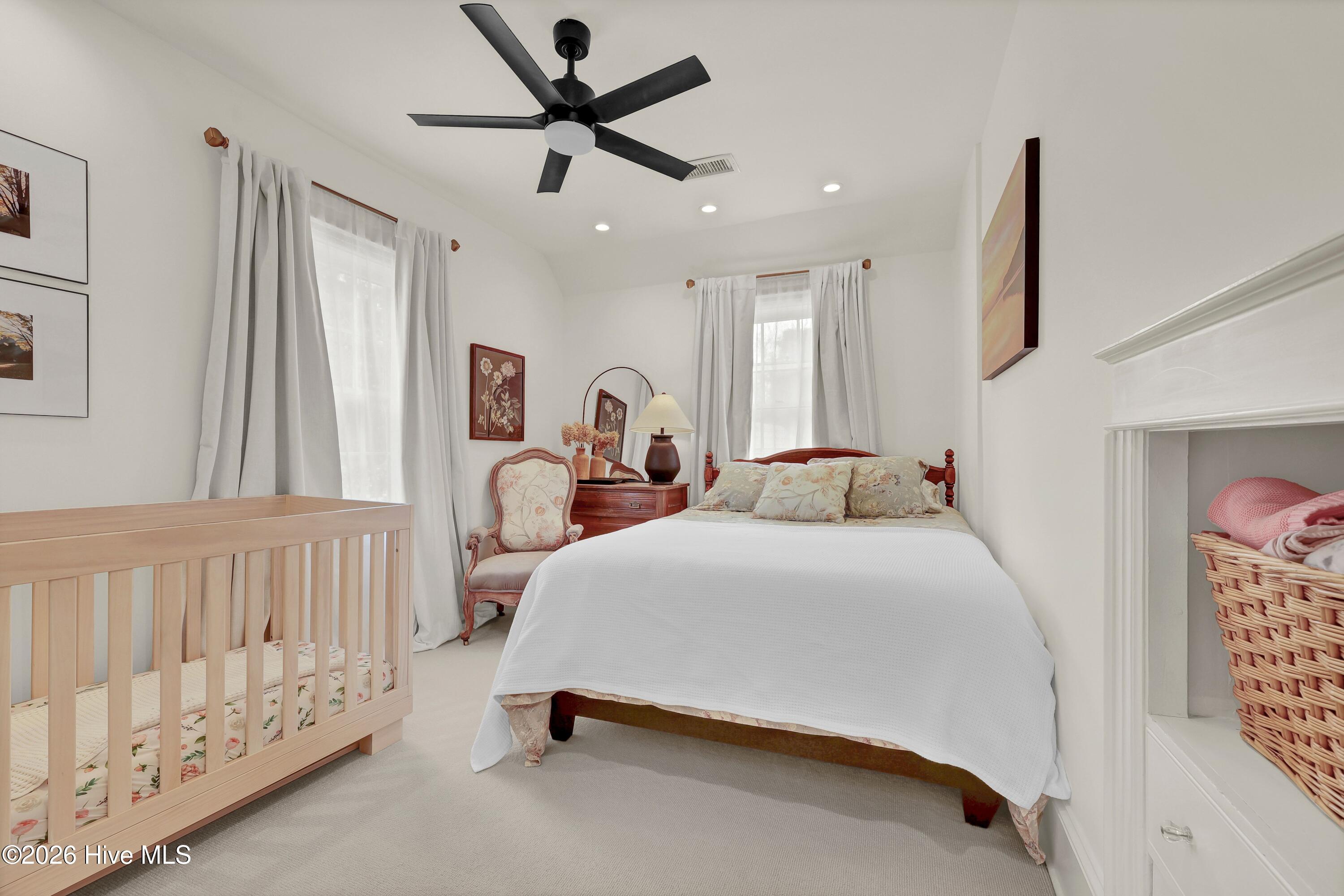 100570649 | Photo 40