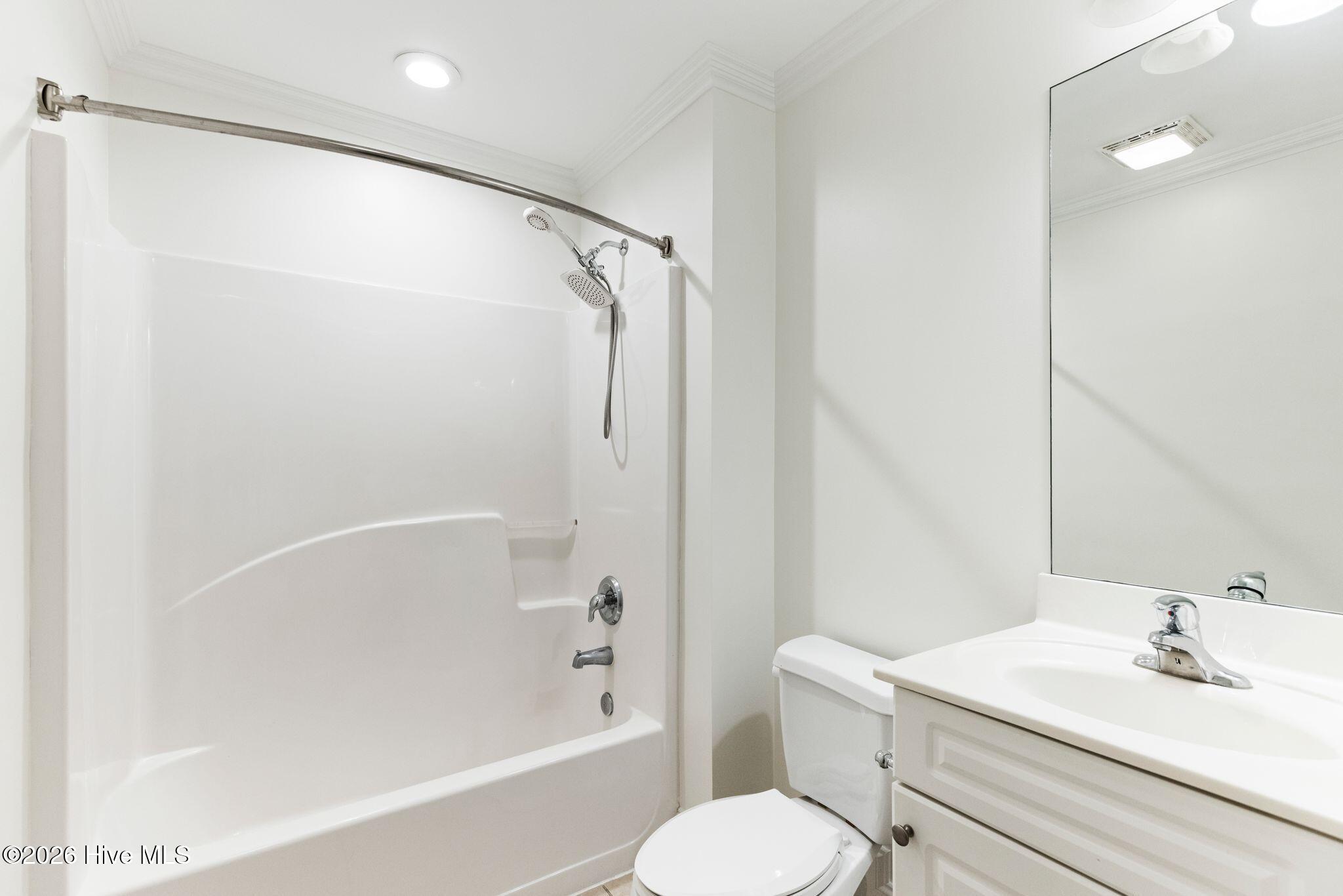 100560146 | Photo 40