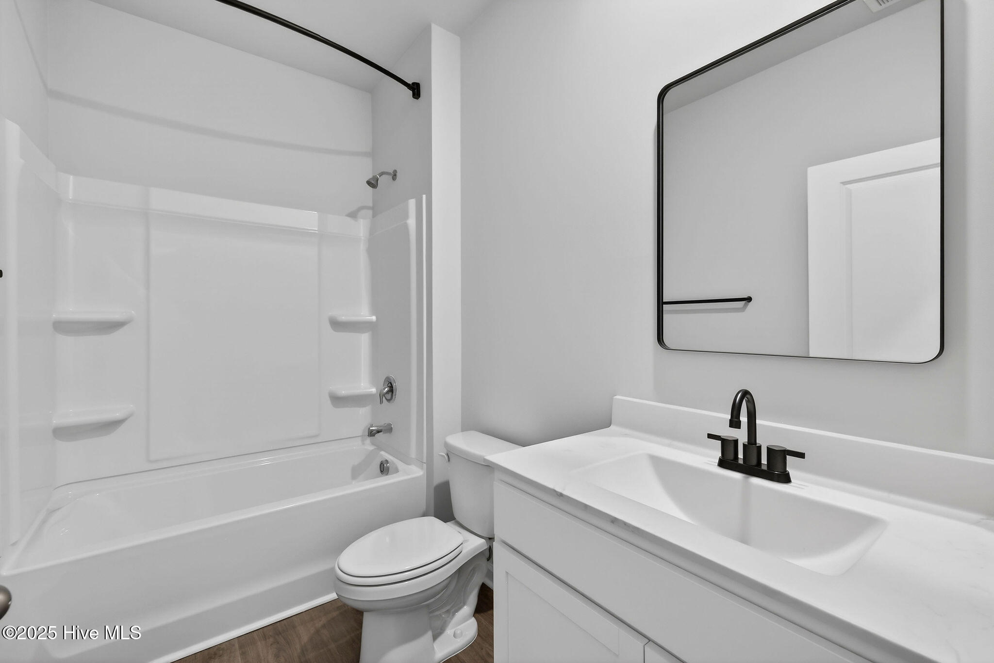 100535108 | Photo 27