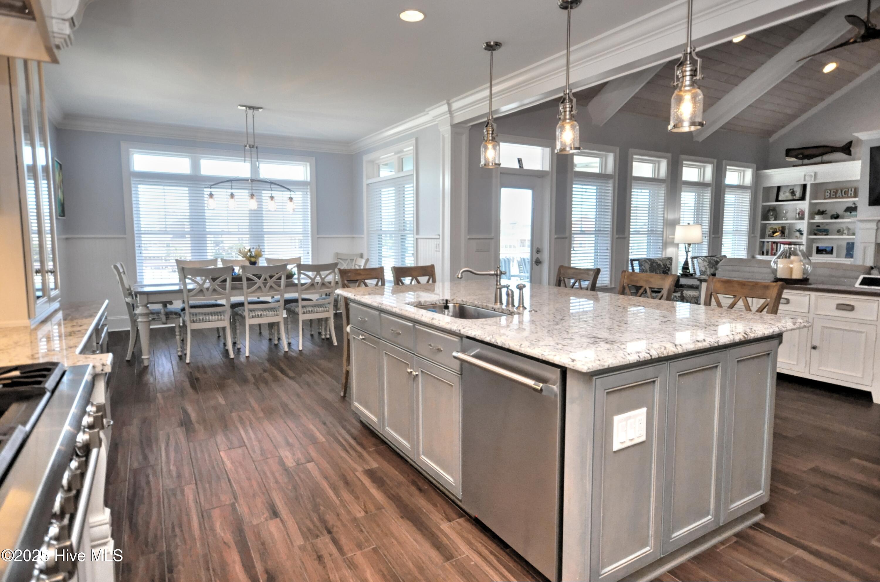 100533074 | Photo 13