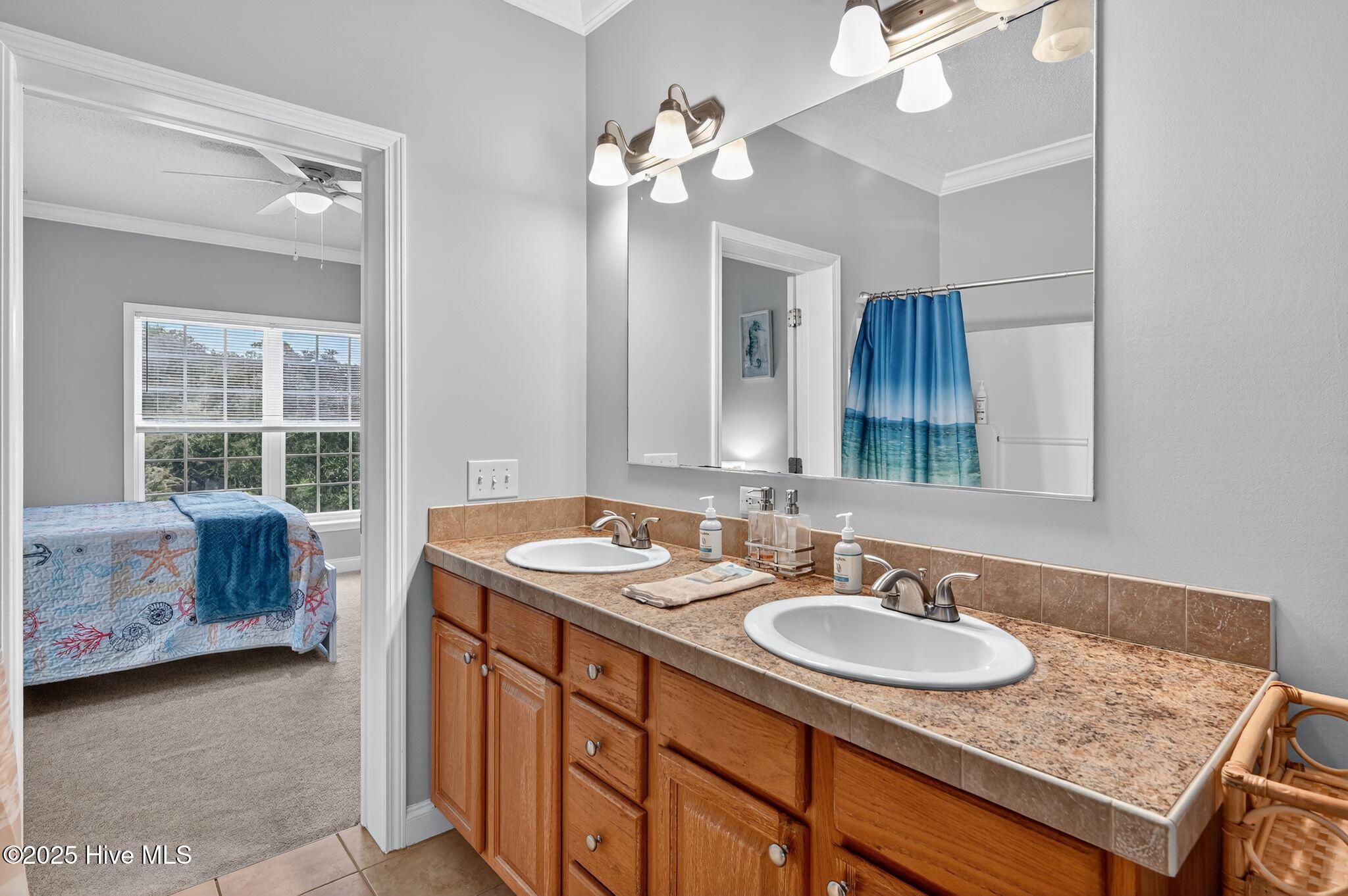 100540046 | Photo 33