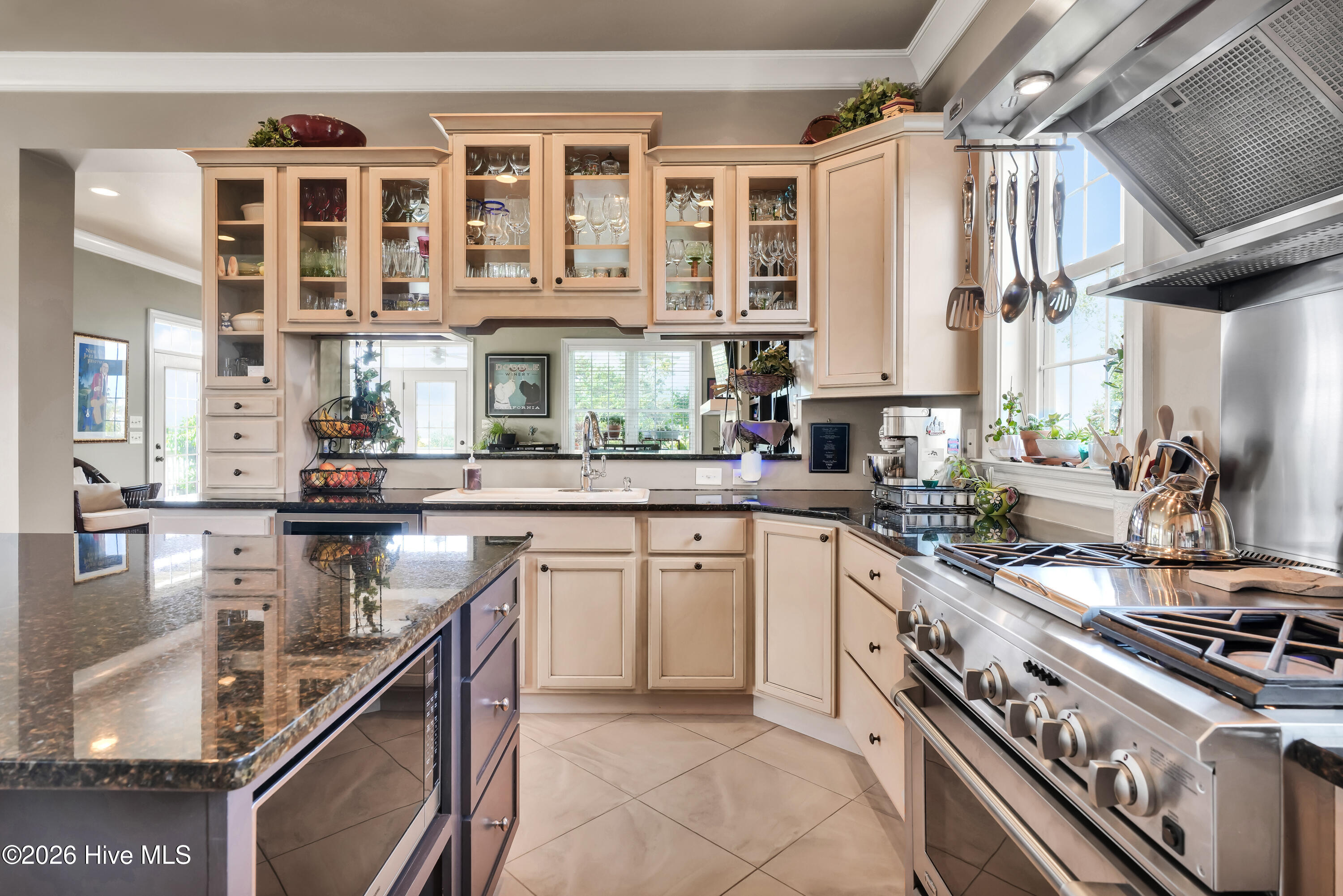 100564861 | Photo 31