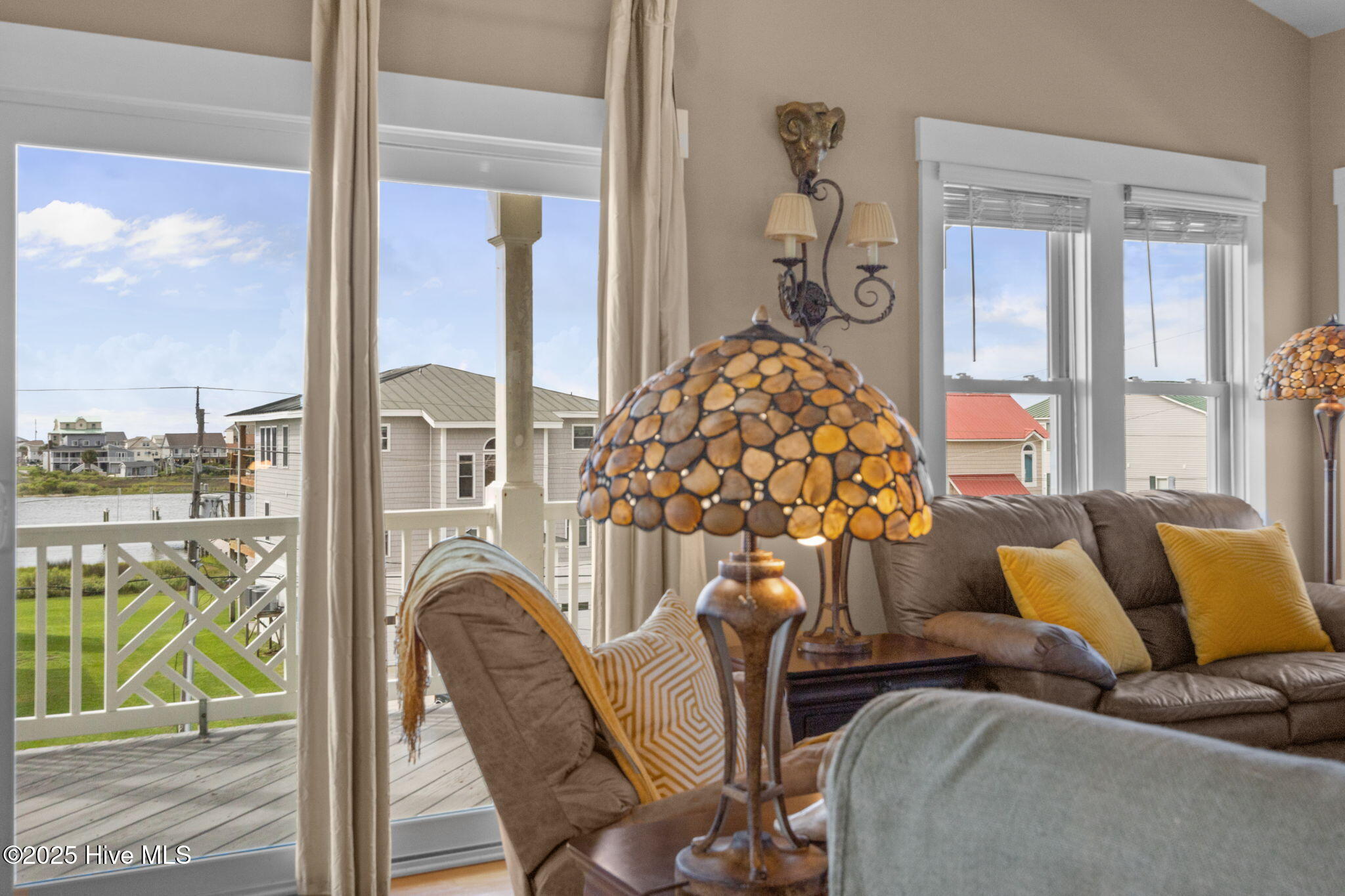 100525610 | Photo 11