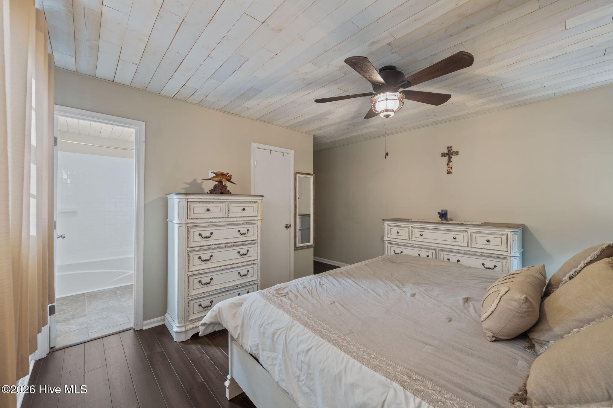 100548393 | Photo 22