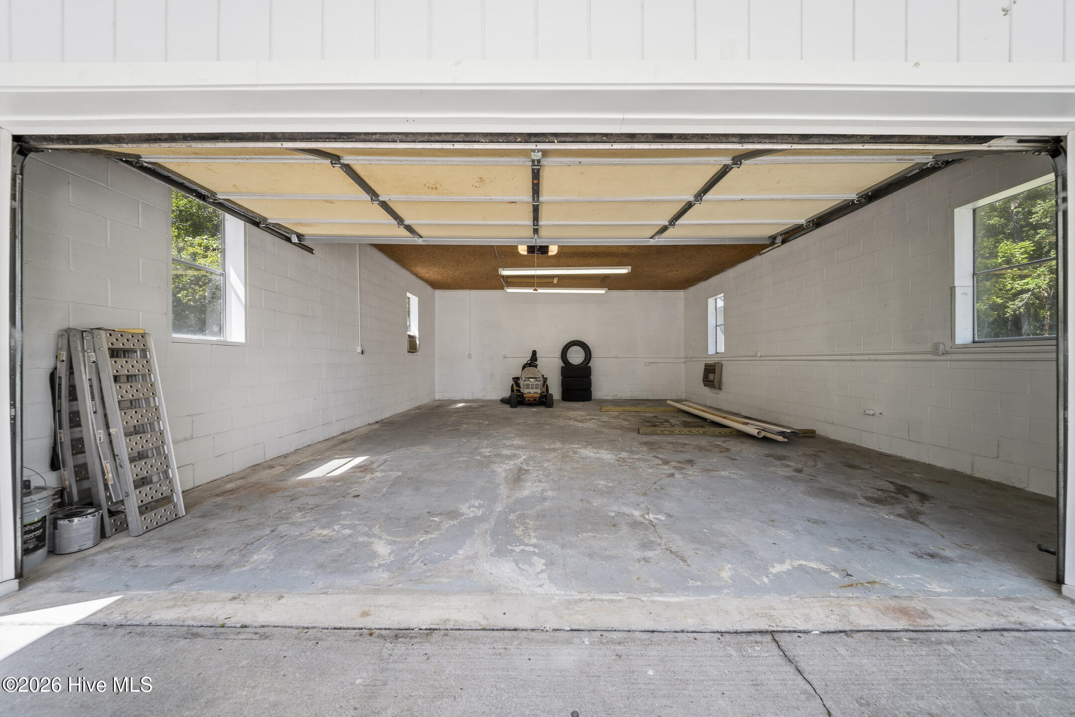 100570664 | Photo 46