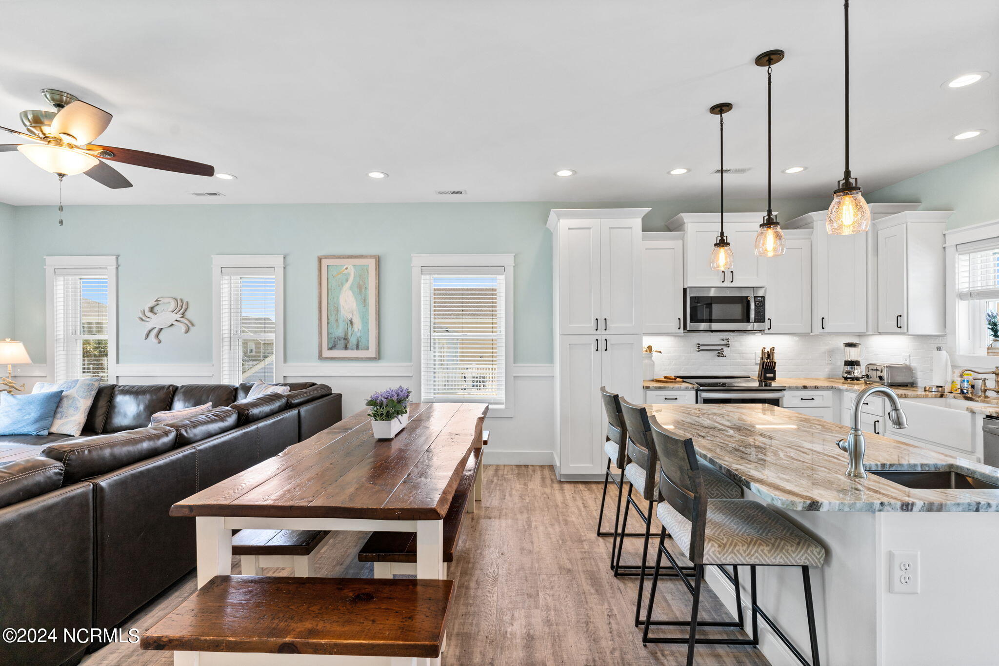 445 E Third Street, Ocean Isle Beach, NC 28469 – photo 8: kahunaphoto.com (4 of 23)