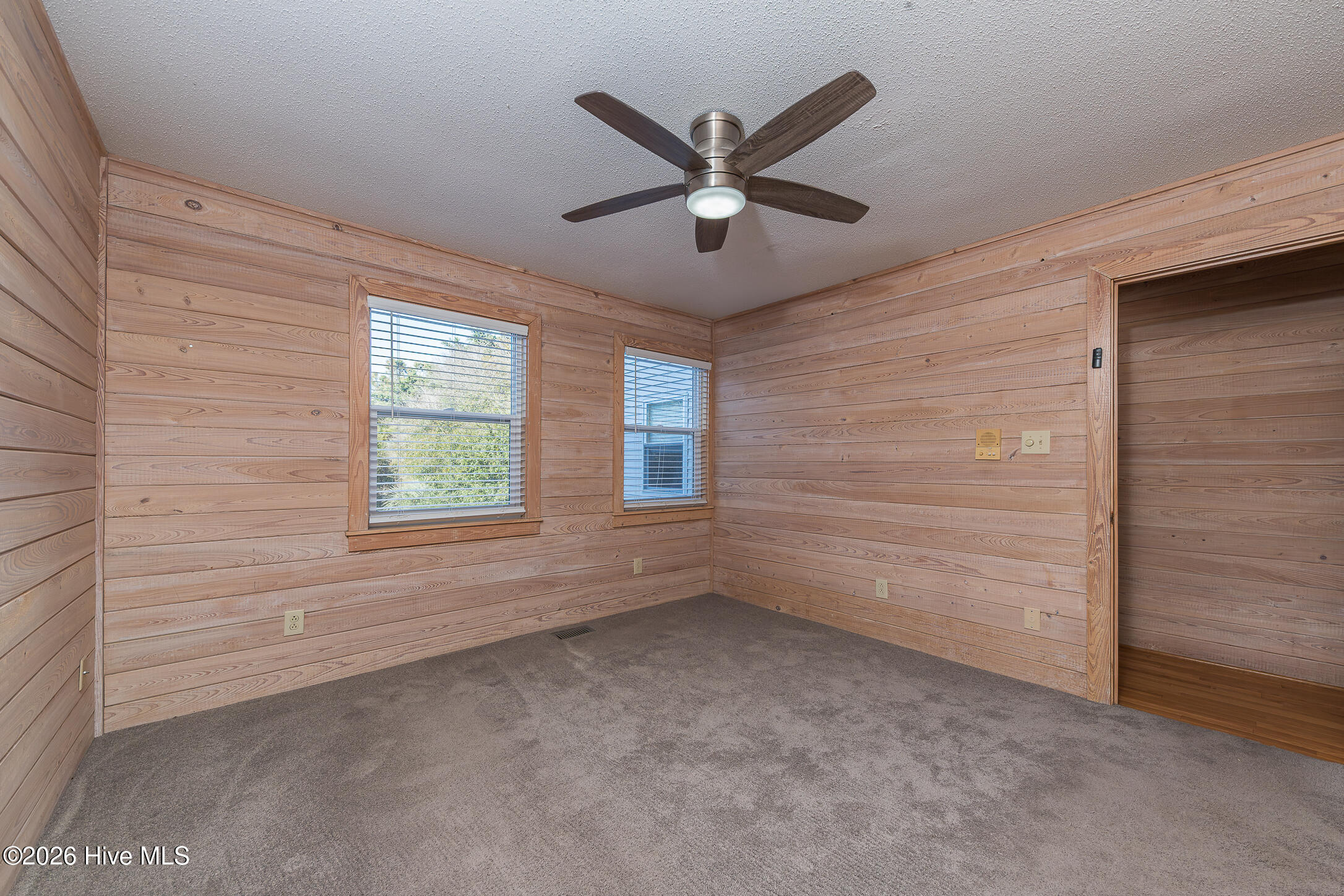 100560422 | Photo 25