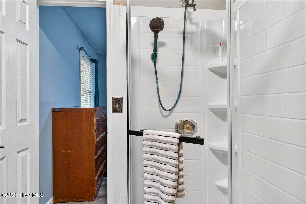 100525090 | Photo 31