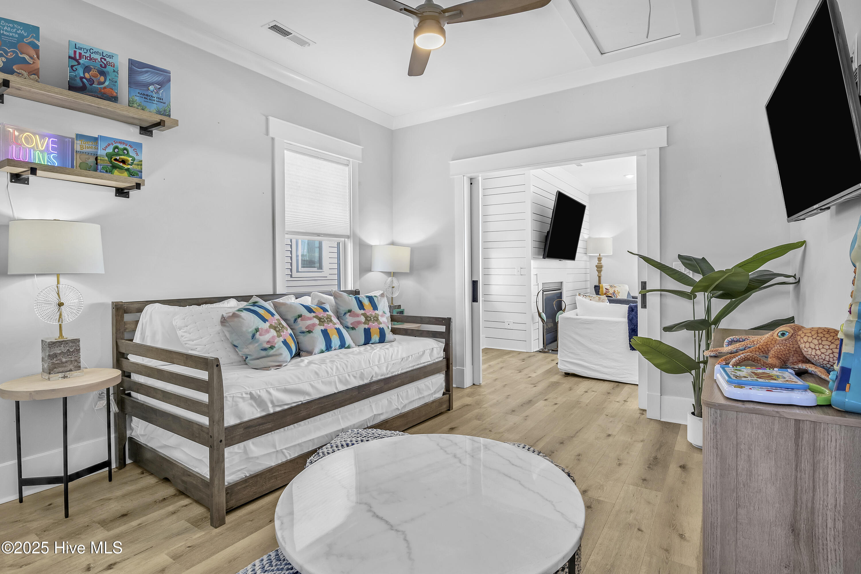 100540464 | Photo 33