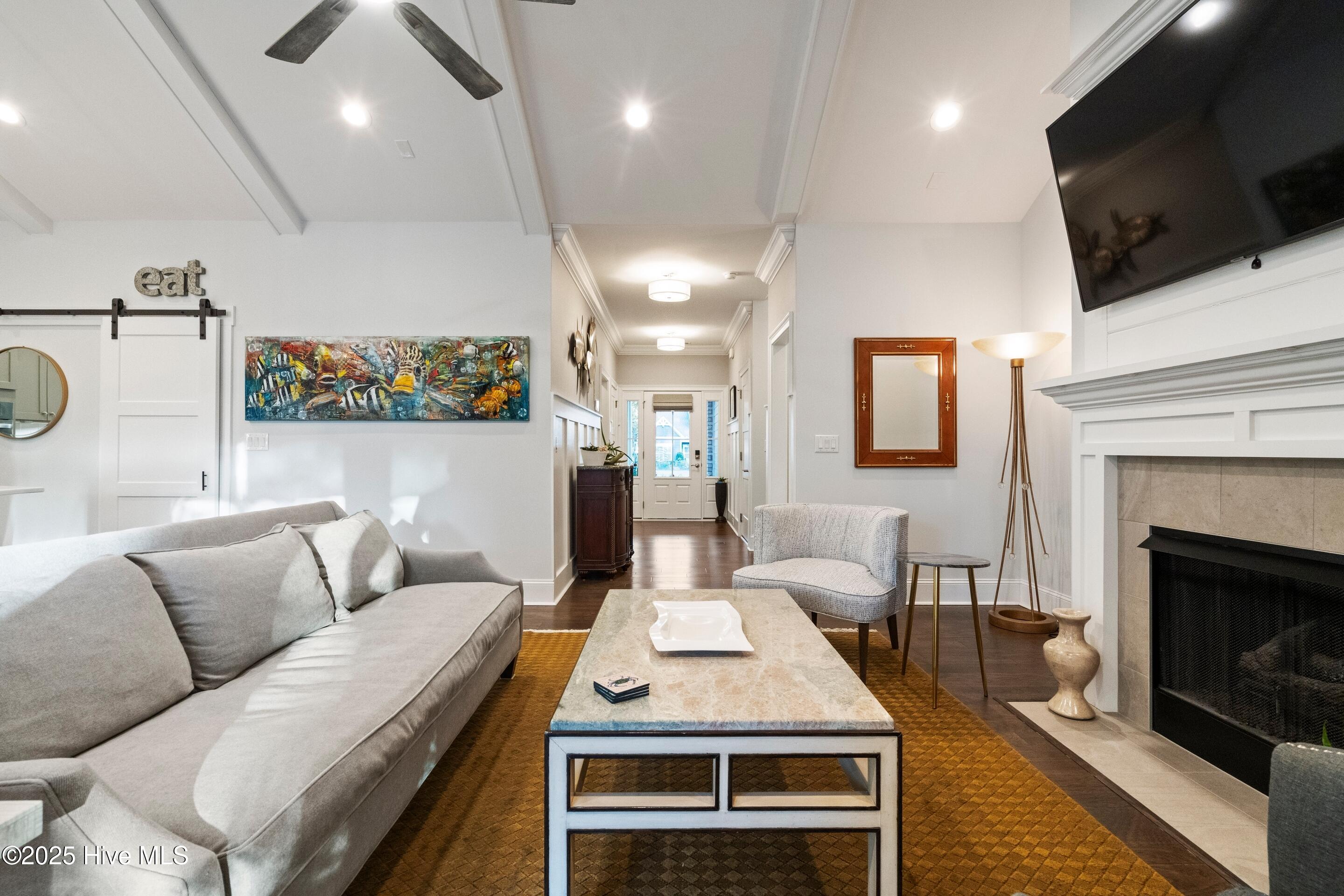 100542073 | Photo 10