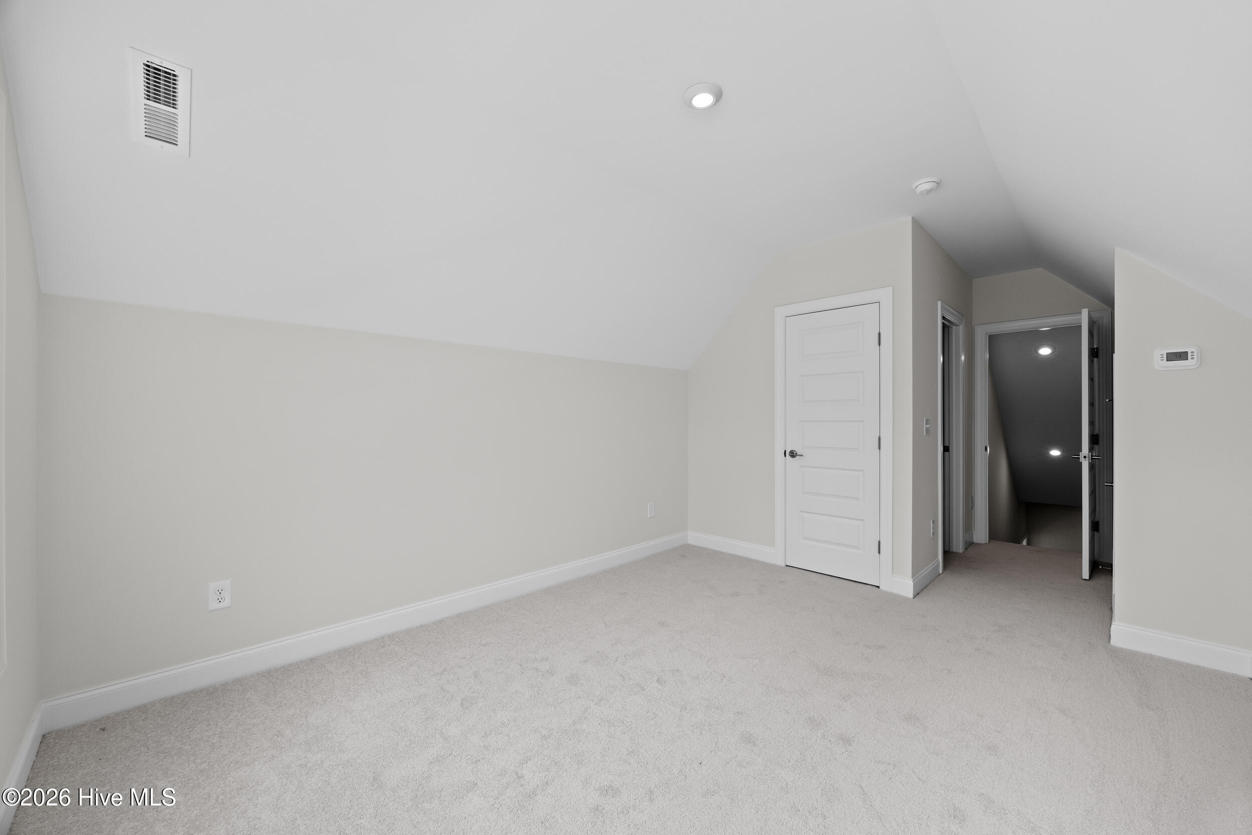 100561825 | Photo 31