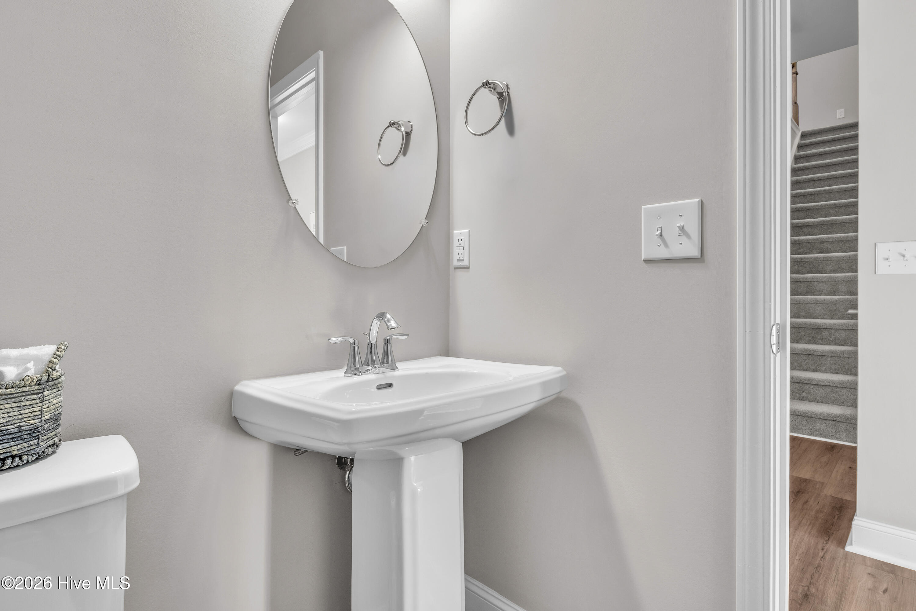 100561005 | Photo 19