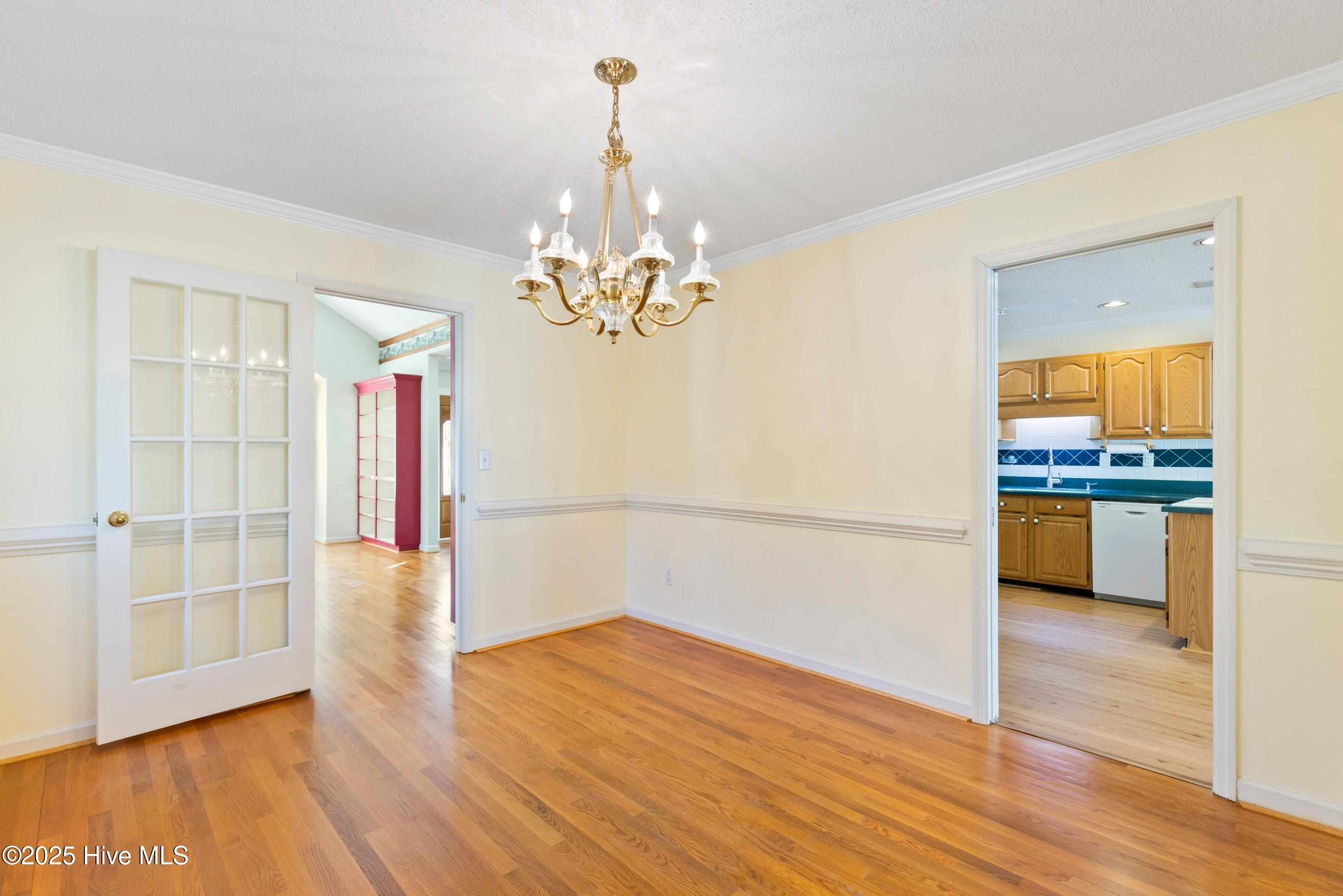 100540586 | Photo 11