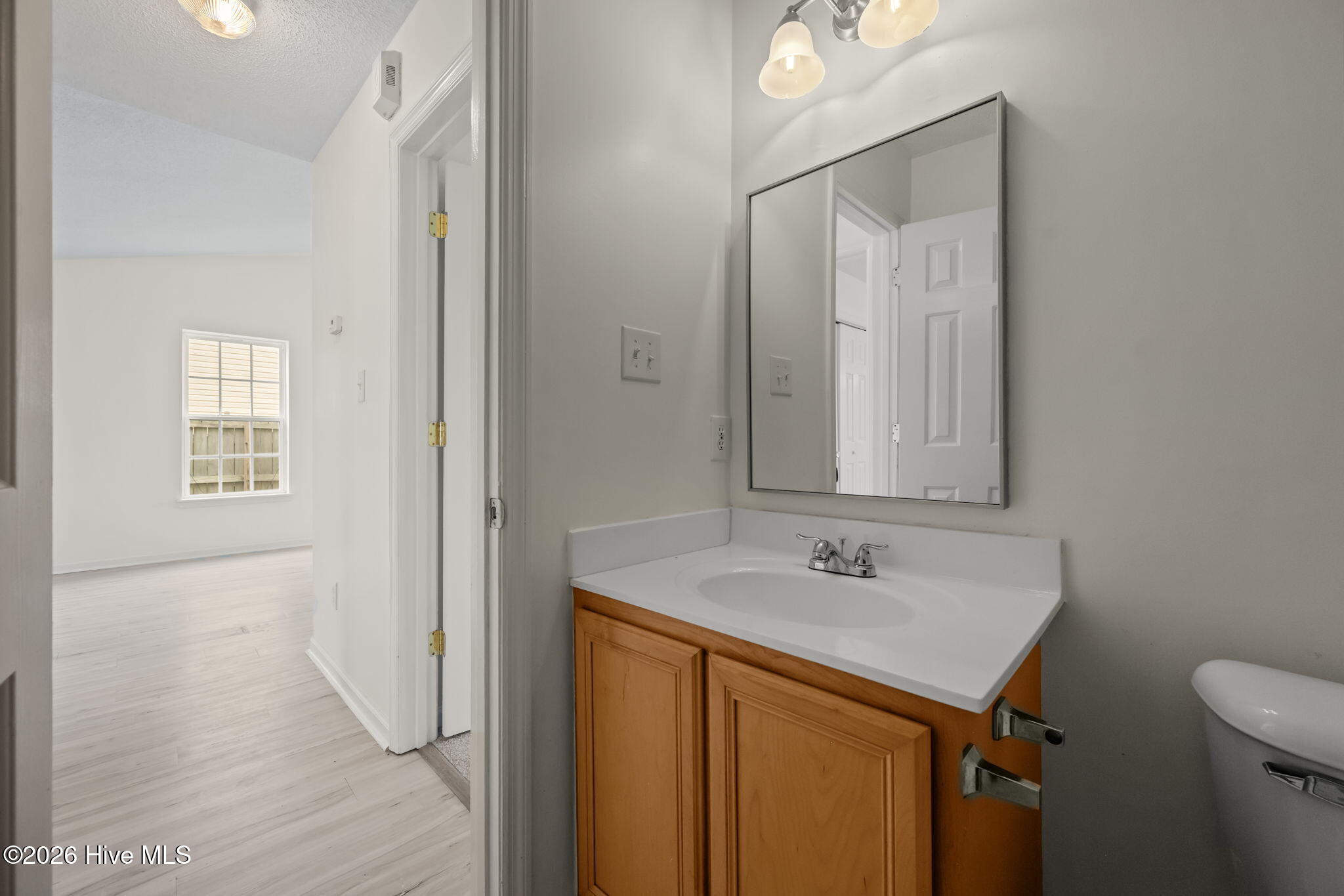 100562645 | Photo 16