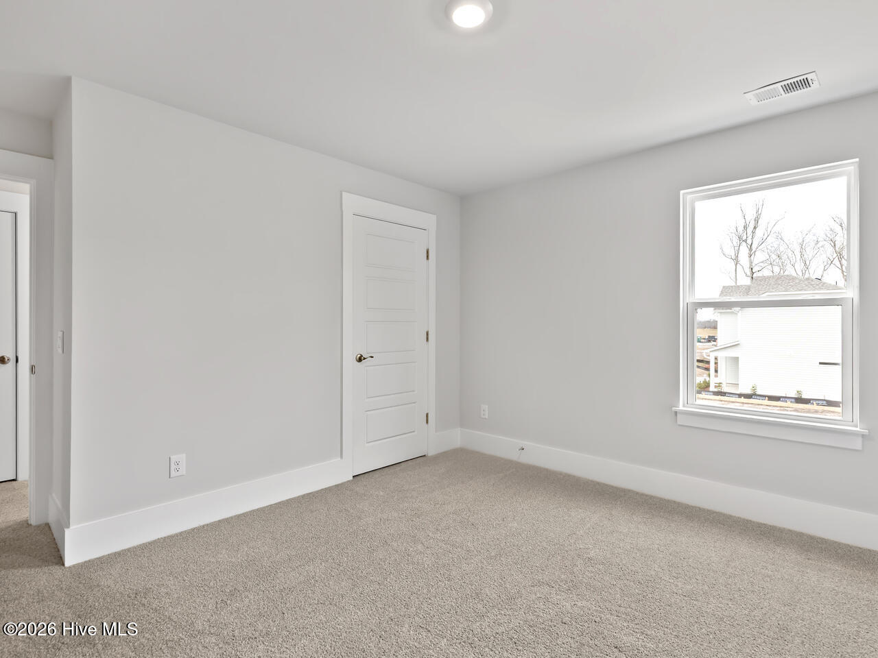 100557631 | Photo 36